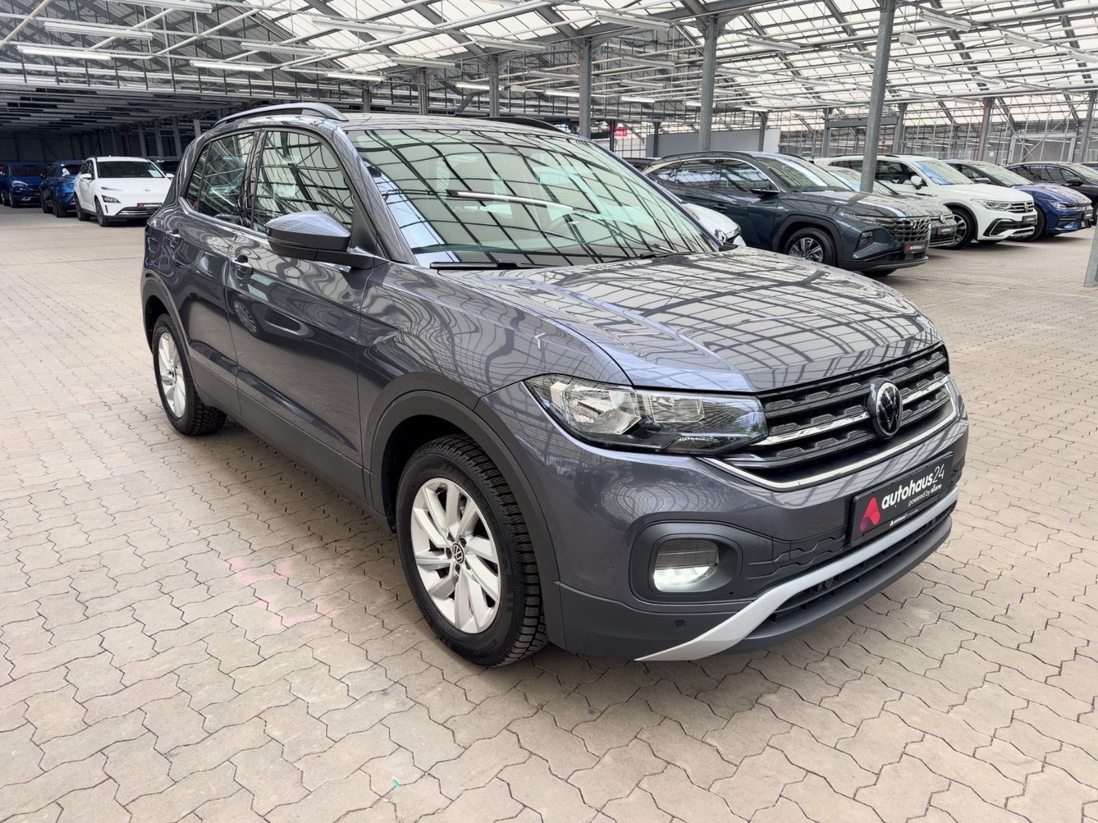 Volkswagen T-Cross SUV / Crossover / Geländewagen VOLKSWAGEN T-Cross 1.0 TSI OPF 81 kW DSG Life Sports Utility Vehicle #1