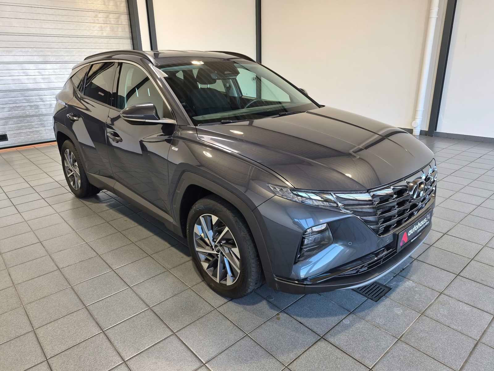 Hyundai Tucson SUV / Crossover / Geländewagen HYUNDAI Tucson 1.6 T-GDI 48V Trend Sports Utility Vehicle #1