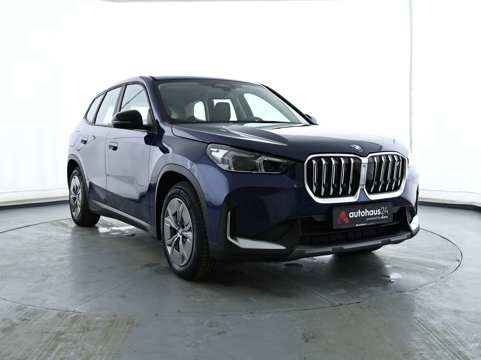 BMW iX1 SUV / Crossover / Geländewagen BMW iX1 xDrive30 Sports Utility Vehicle #1