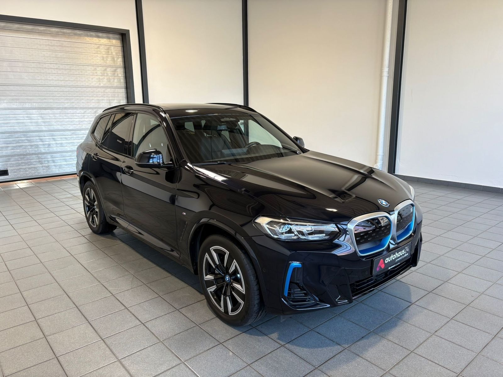 BMW iX3 SUV / Crossover / Geländewagen BMW ix3 iX3 INSPIRING Sports Utility Vehicle #1