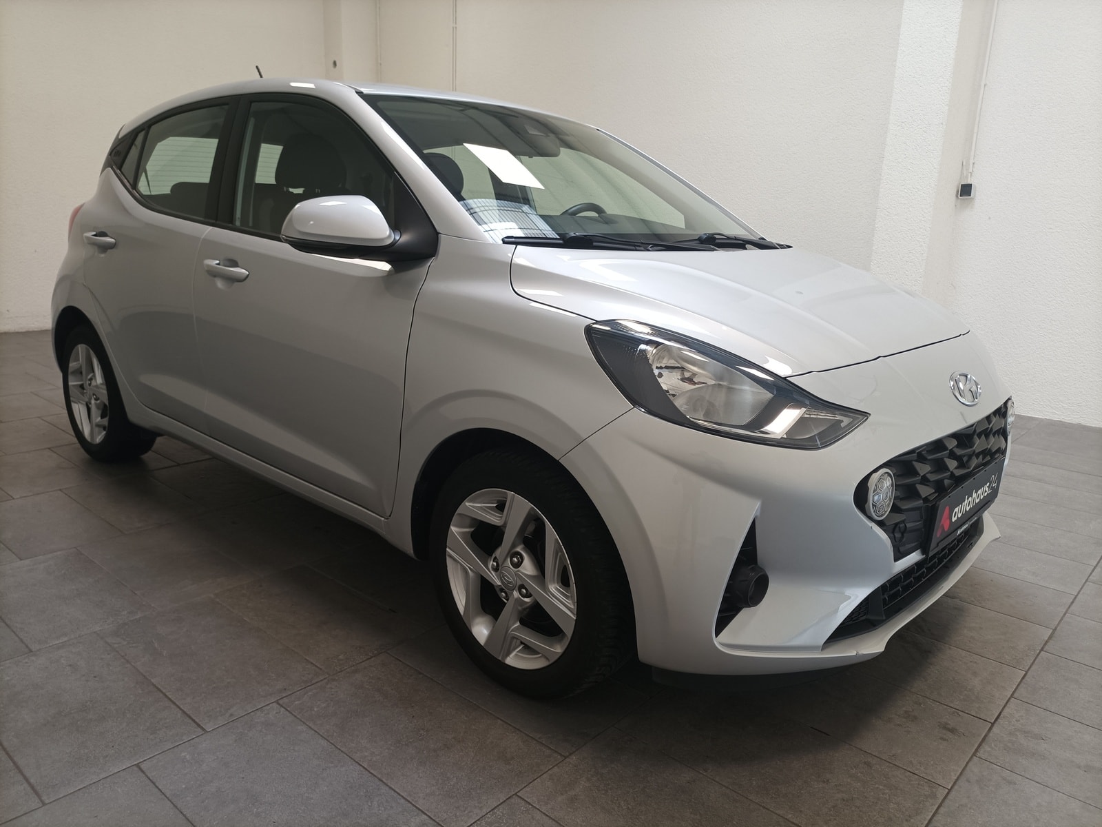 Hyundai i10 Limousine HYUNDAI i10 1.0 Trend AMT Schräghecklimousine #1