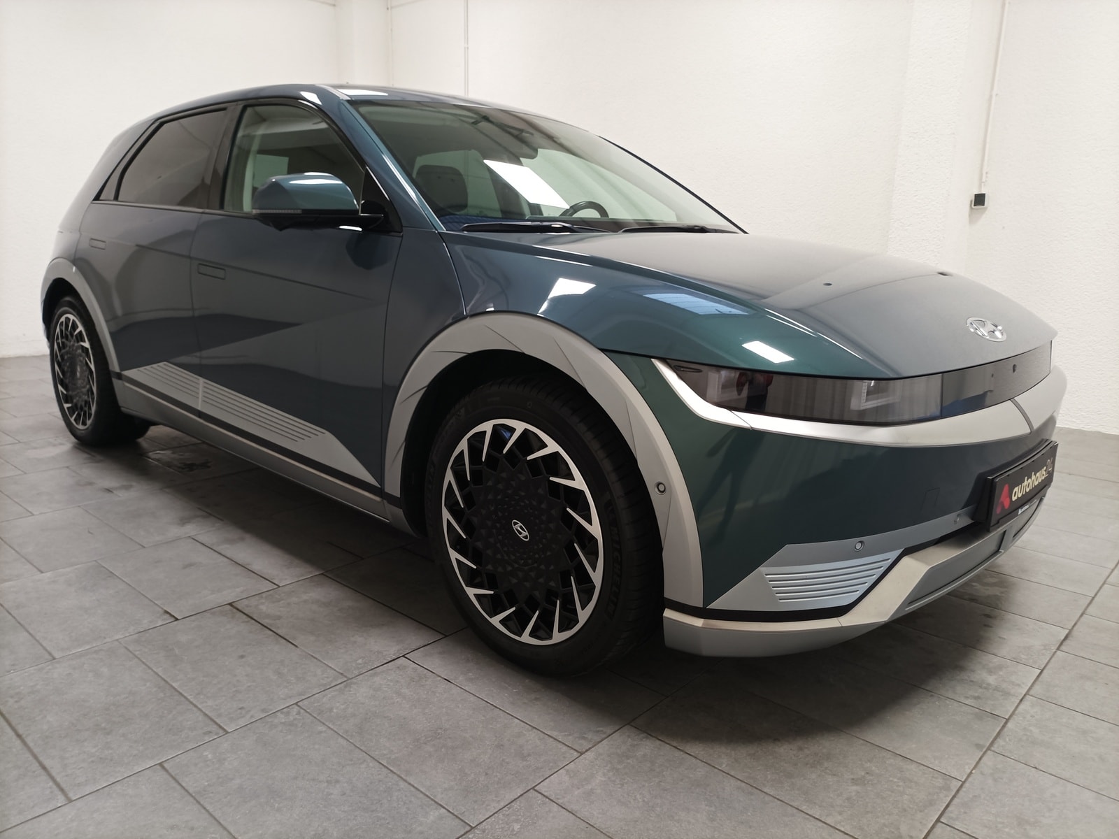 Hyundai IONIQ 5 Limousine HYUNDAI IONIQ 5 77,4 kWh Allradantrieb Sports Utility Vehicle #1