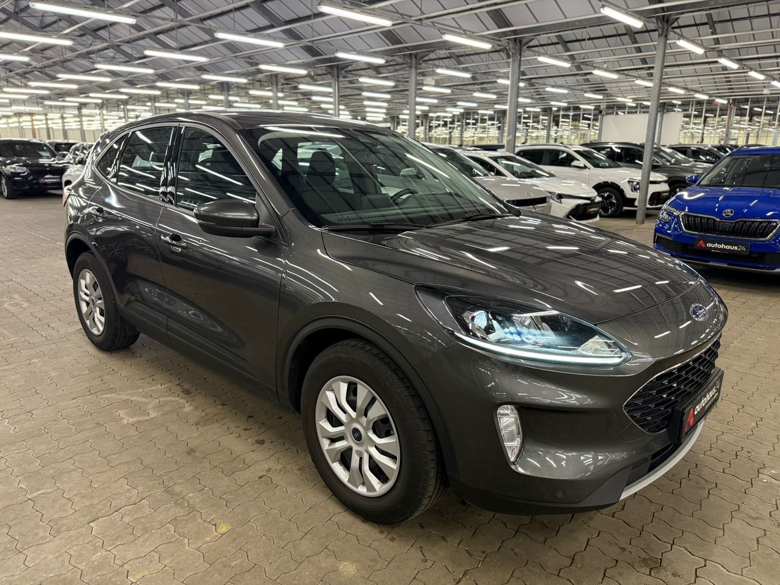 Ford Kuga SUV / Crossover / Geländewagen FORD Kuga 1.5 EcoBlue Cool & Connect Auto Sports Utility Vehicle #1