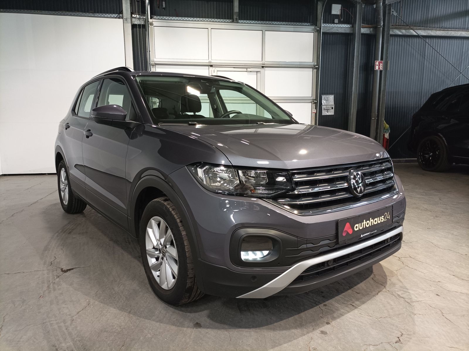 Volkswagen T-Cross SUV / Crossover / Geländewagen VOLKSWAGEN T-Cross 1.0 TSI OPF 81 kW DSG Life Sports Utility Vehicle #1