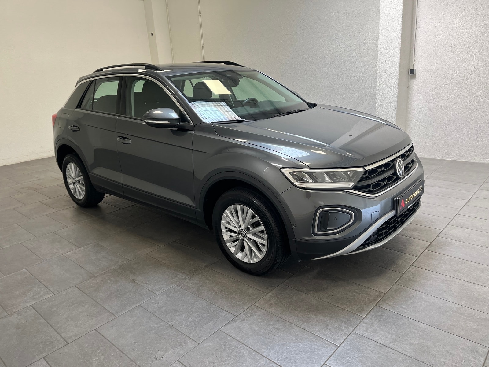 Volkswagen T-Roc SUV / Crossover / Geländewagen VOLKSWAGEN T-Roc 2.0 TDI SCR 85kW Life Sports Utility Vehicle #1