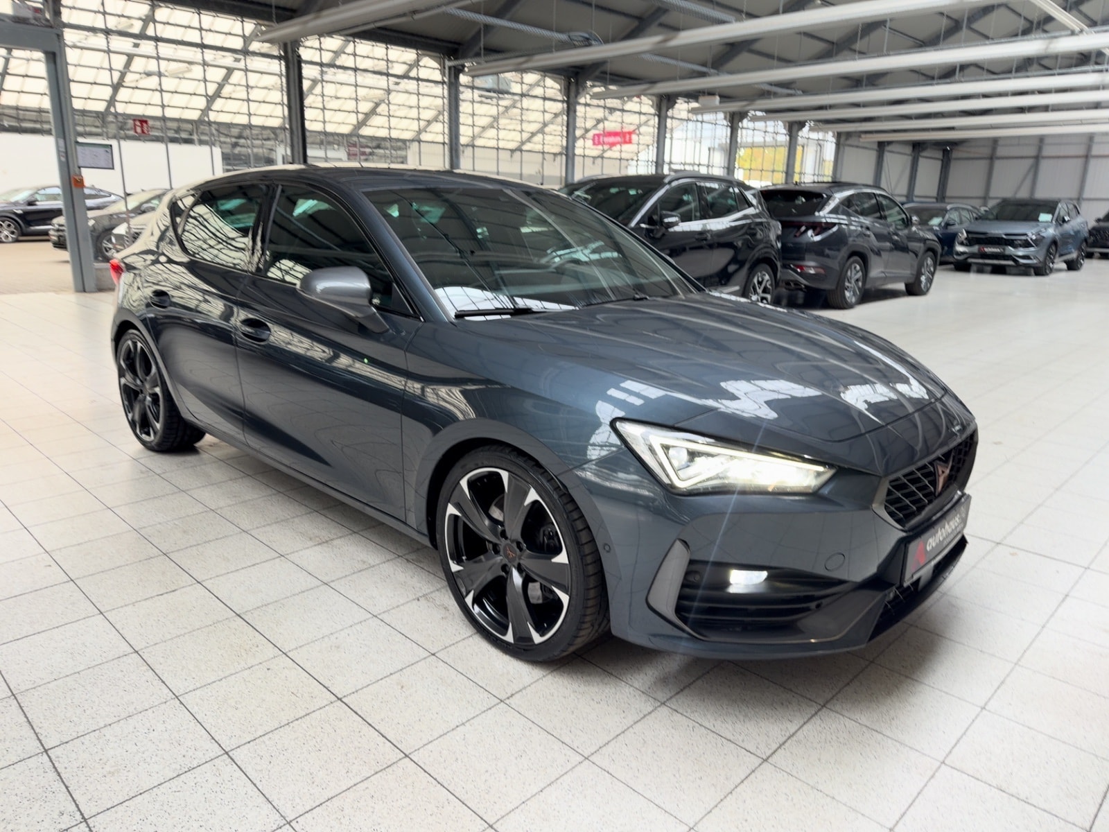 CUPRA Leon Limousine CUPRA Leon 2.0 TSI 221kW VZ DSG Schräghecklimousine #1