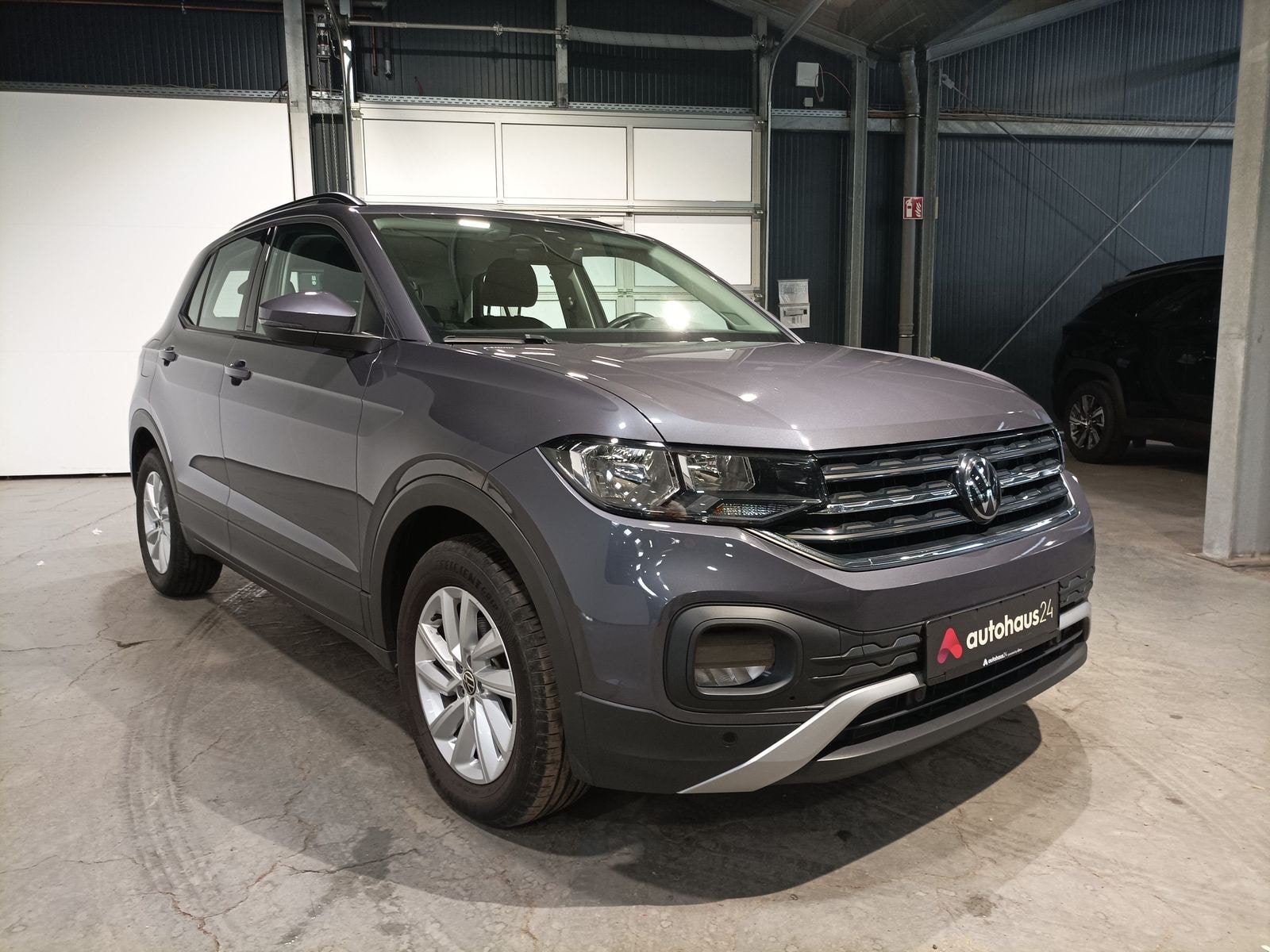 Volkswagen T-Cross SUV / Crossover / Geländewagen VOLKSWAGEN T-Cross 1.0 TSI OPF 81 kW DSG Life Sports Utility Vehicle #1