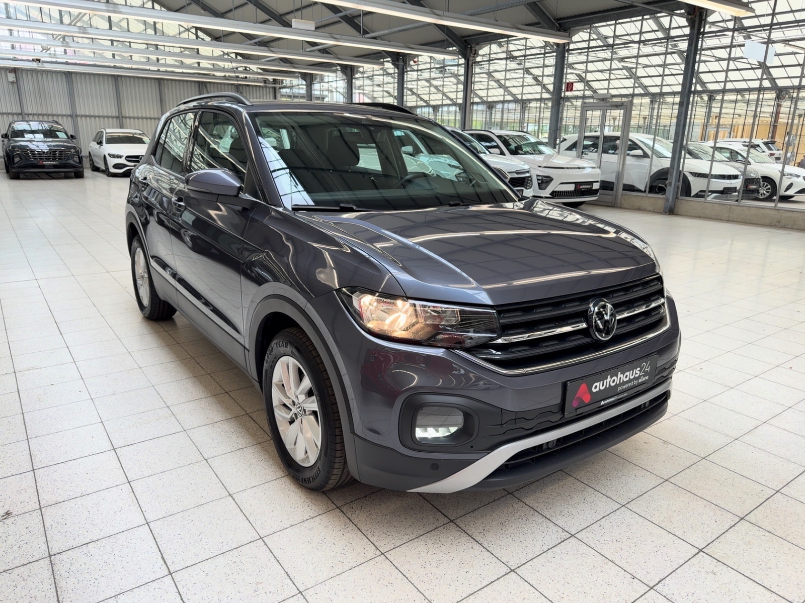 Volkswagen T-Cross SUV / Crossover / Geländewagen VOLKSWAGEN T-Cross 1.0 TSI OPF 81 kW DSG Life Sports Utility Vehicle #1