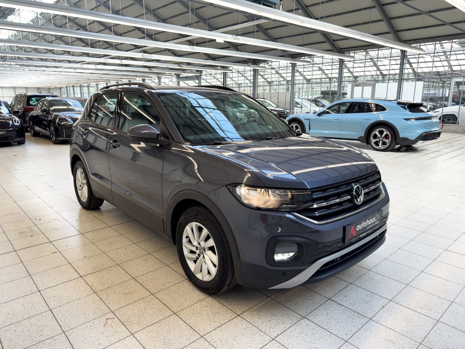 Volkswagen T-Cross SUV / Crossover / Geländewagen VOLKSWAGEN T-Cross 1.0 TSI OPF 81 kW DSG Life Sports Utility Vehicle #1