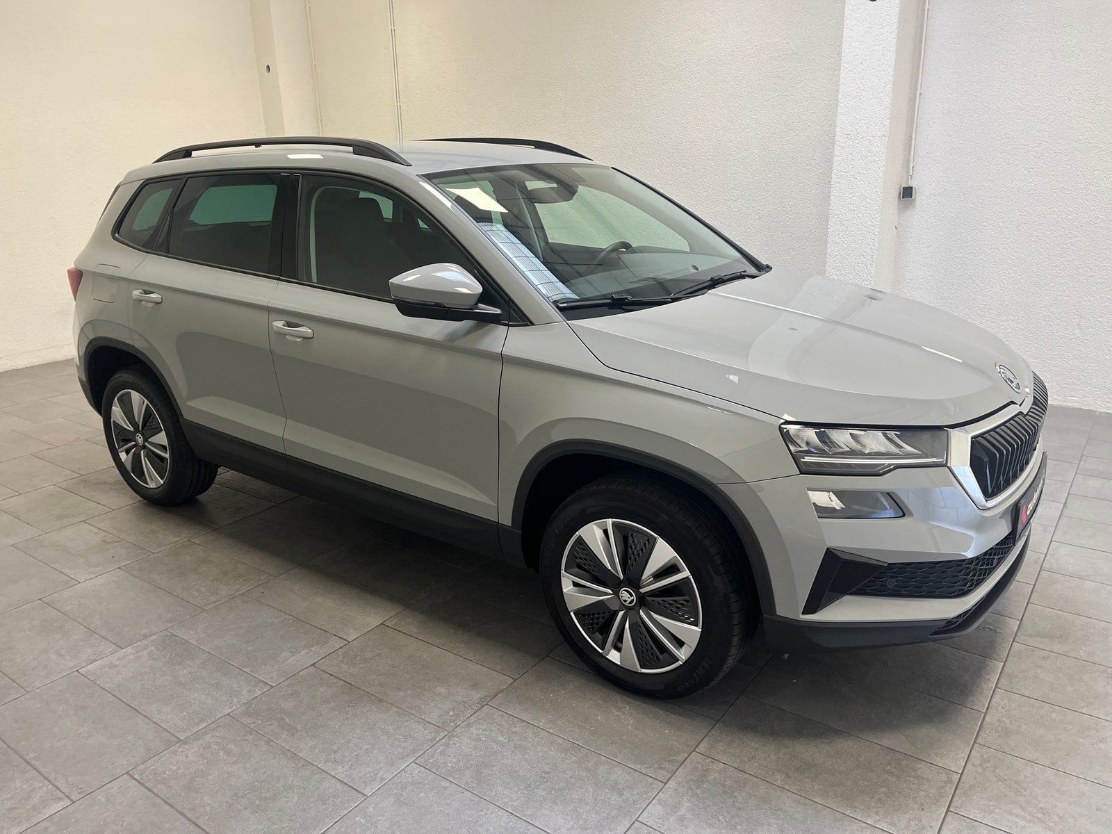 ŠKODA Karoq SUV / Crossover / Geländewagen SKODA Karoq 1.5l TSI ACT AMBITION Sports Utility Vehicle #1