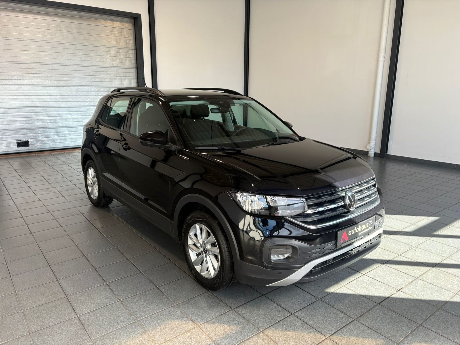 Volkswagen T-Cross SUV / Crossover / Geländewagen VOLKSWAGEN T-Cross 1.0 TSI OPF 81 kW DSG Life Sports Utility Vehicle #1