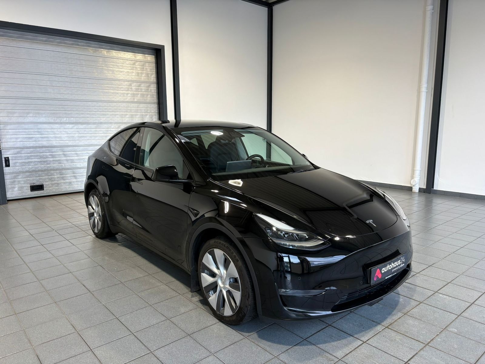 TESLA Model Y SUV / Crossover / Geländewagen TESLA Model Y Long Range Dual Motor AWD Schräghecklimousine #1