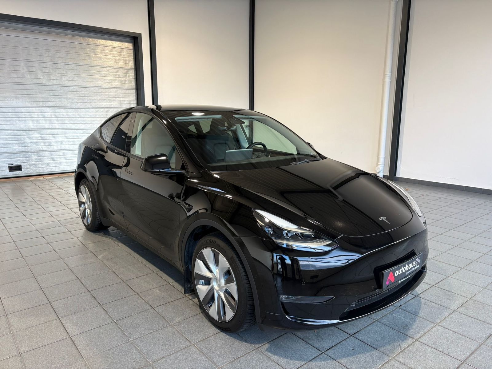 TESLA Model Y SUV / Crossover / Geländewagen TESLA Model Y Long Range Dual Motor AWD Schräghecklimousine #1