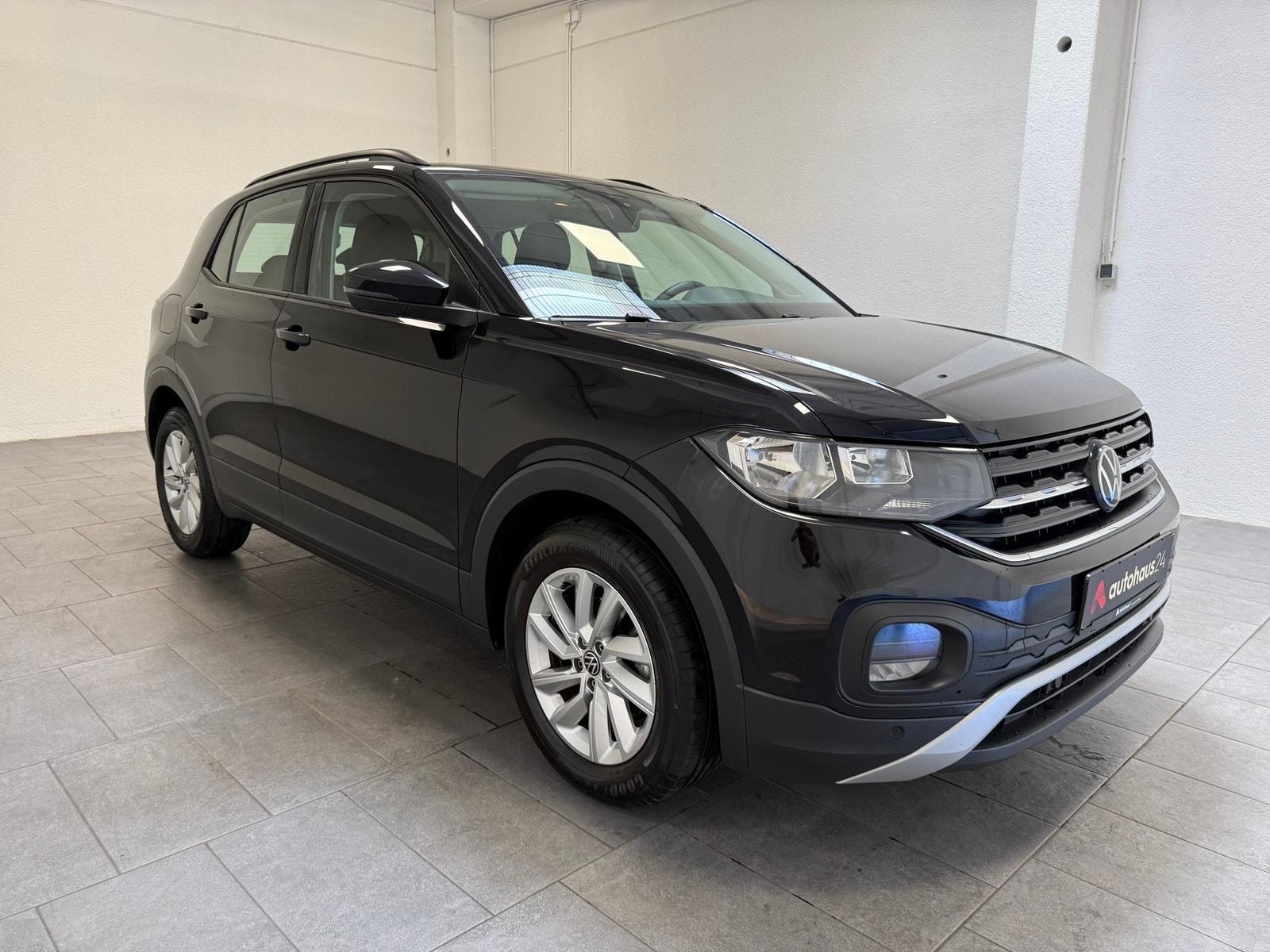 Volkswagen T-Cross SUV / Crossover / Geländewagen VOLKSWAGEN T-Cross 1.0 TSI OPF 81 kW Life Sports Utility Vehicle #1