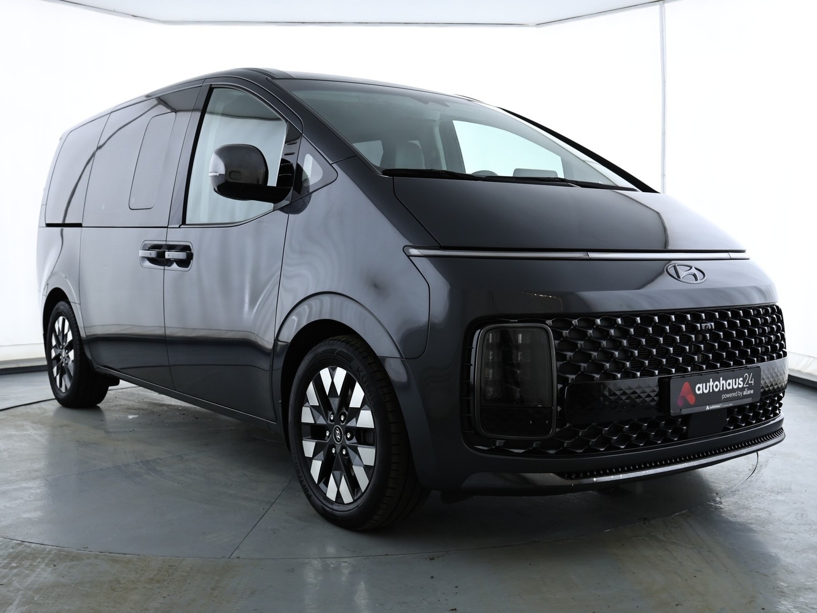 Hyundai Staria Kleinbus / Van HYUNDAI Staria 2.2 CRDi Signature 7-Sitzer Auto 4WD Van #1