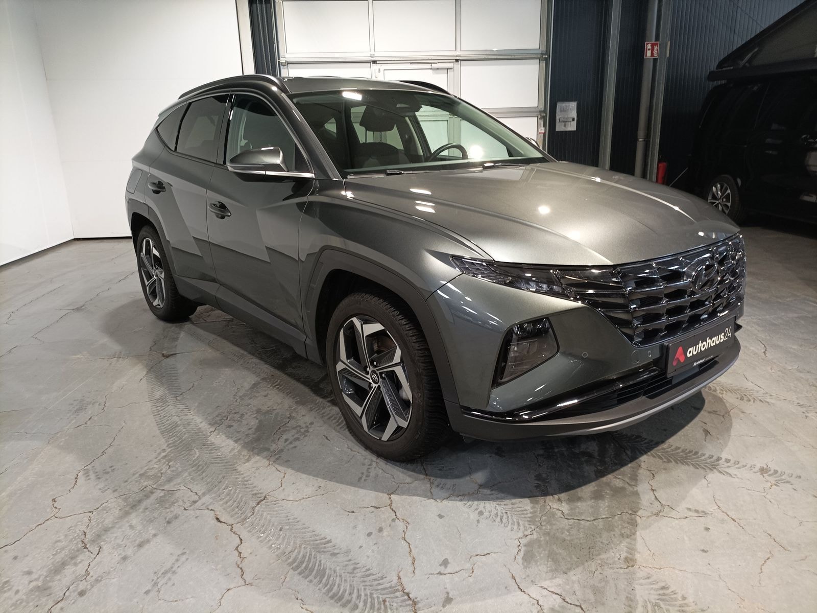 Hyundai Tucson SUV / Crossover / Geländewagen HYUNDAI Tucson 1.6 T-GDI Plug-in Hybrid 4WD Auto Sports Utility Vehicle #1