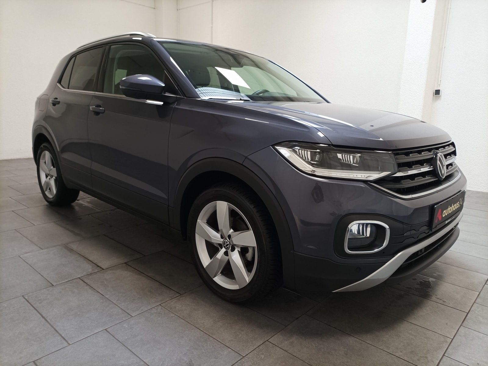 Volkswagen T-Cross SUV / Crossover / Geländewagen VOLKSWAGEN T-Cross 1.0 TSI OPF 81 kW DSG Style Sports Utility Vehicle #1