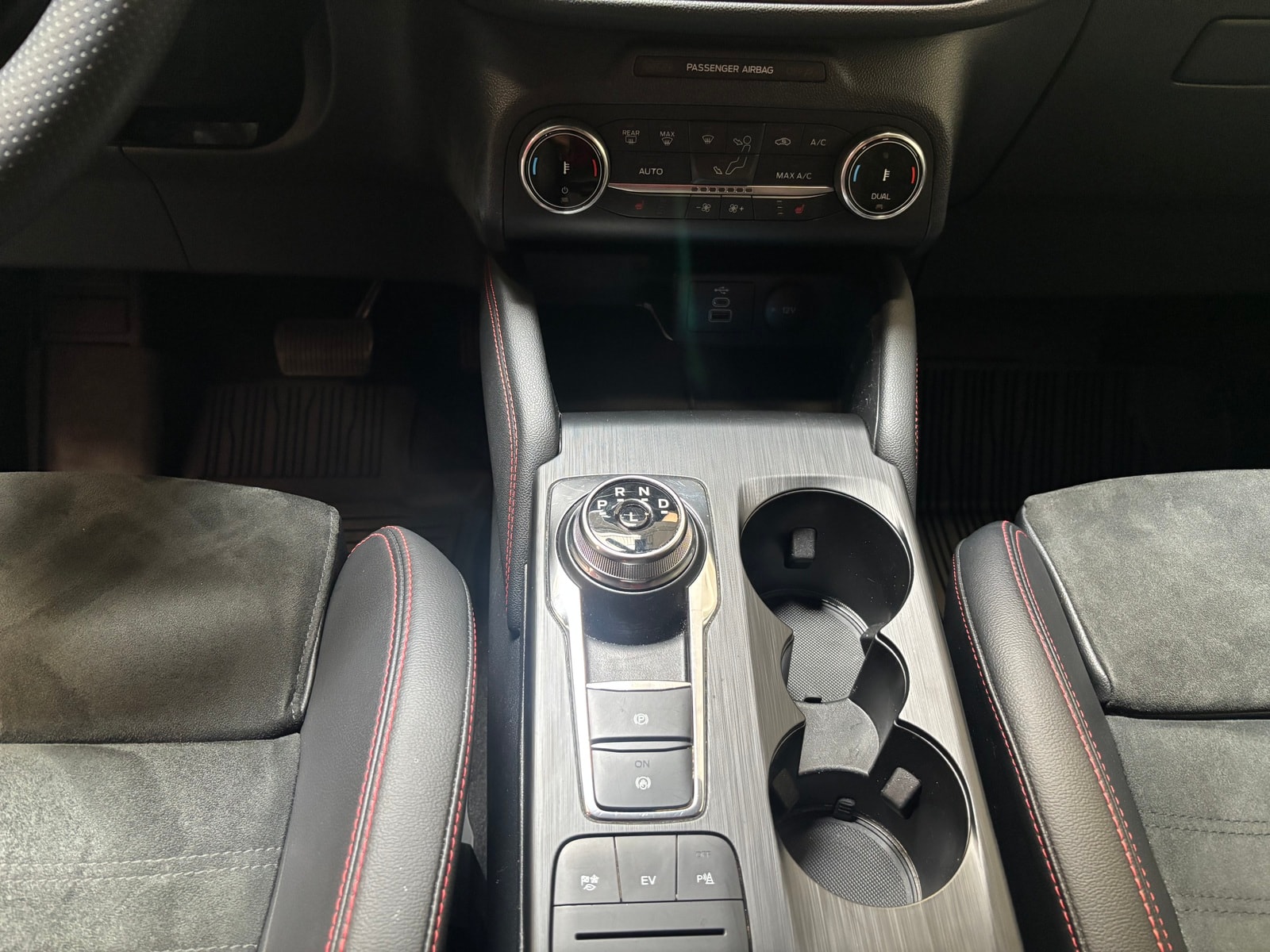 Ford Kuga SUV Kuga 2.5 Duratec Plug-in-Hybrid PHEV ST-Line X (EU #12