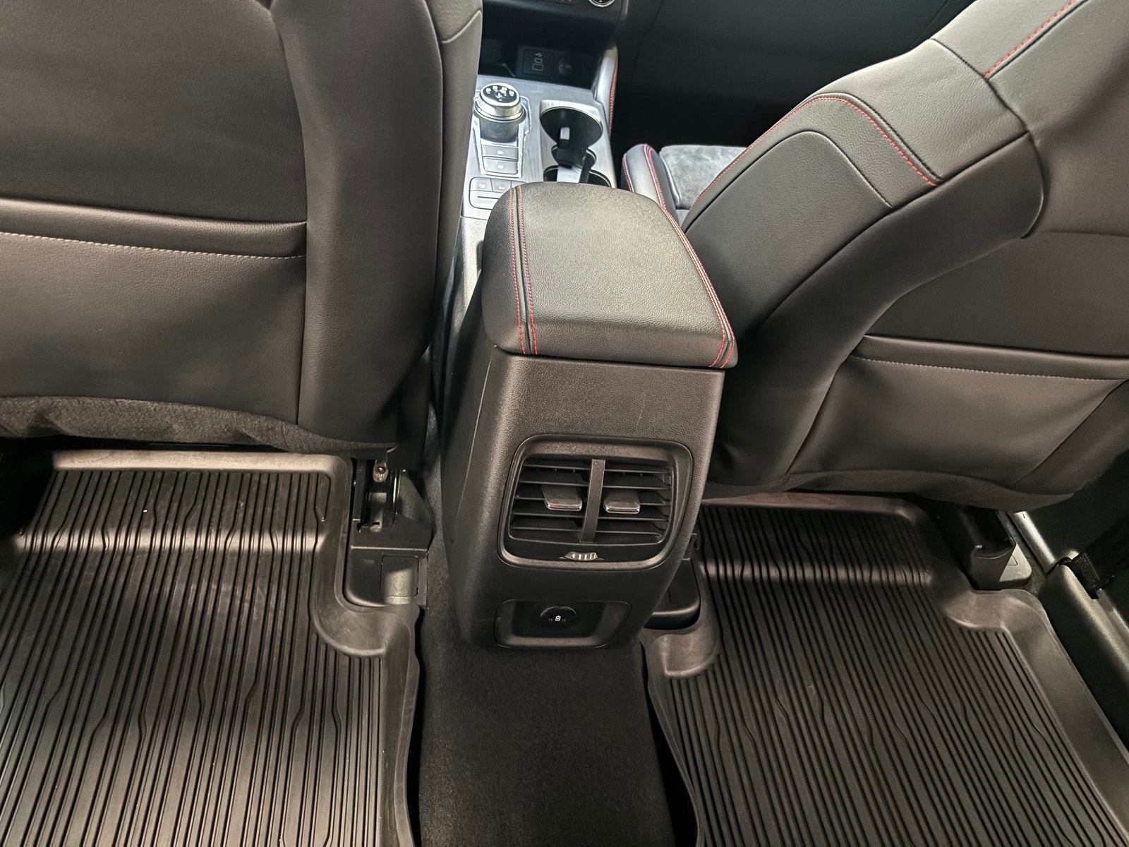 Ford Kuga SUV Kuga 2.5 Duratec Plug-in-Hybrid PHEV ST-Line X (EU #14