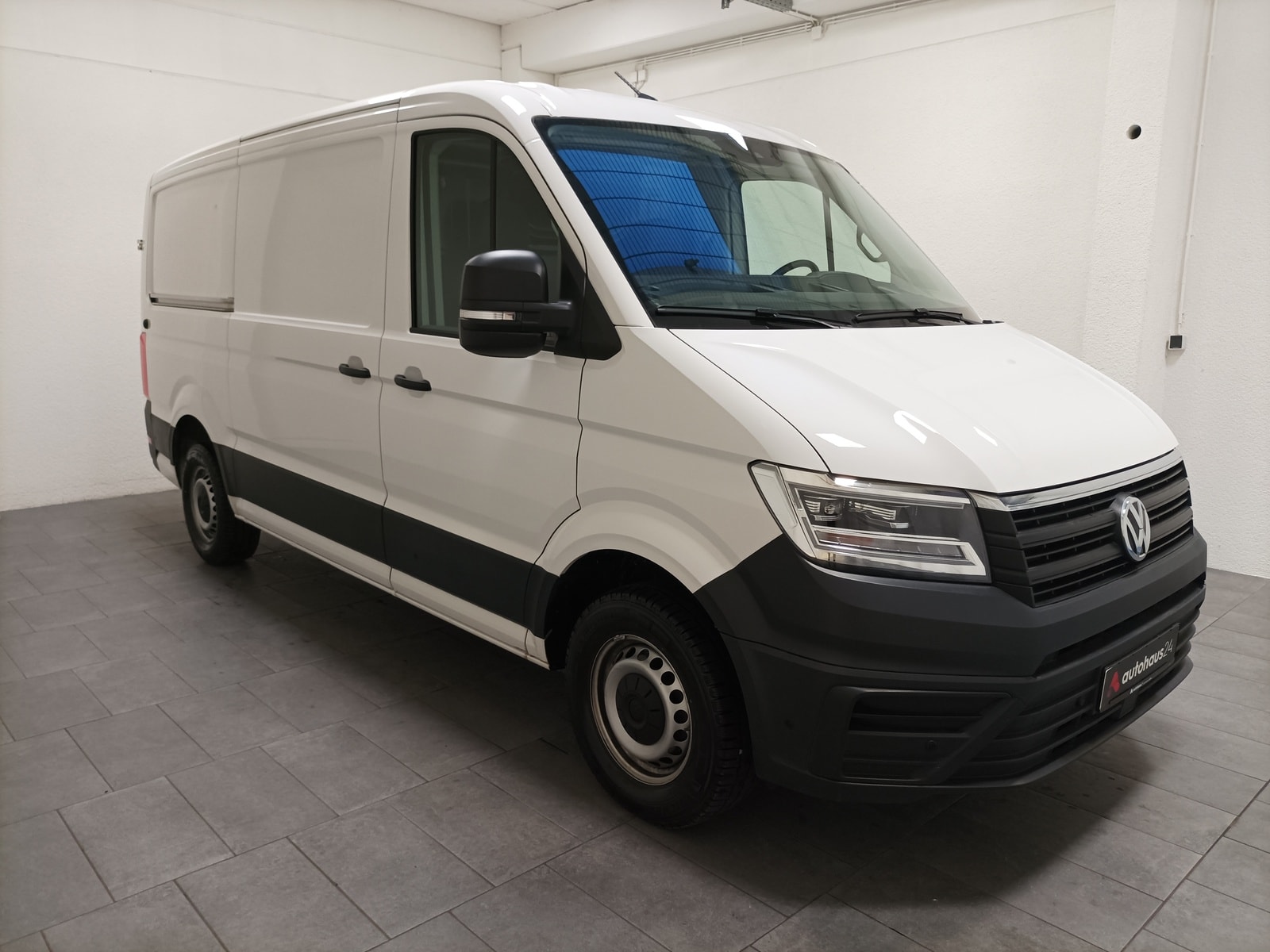 Volkswagen Crafter Transporter VOLKSWAGEN Crafter 35 2,0TDI 130kW mittel Plus Trendl Auto Kastenwagen #1