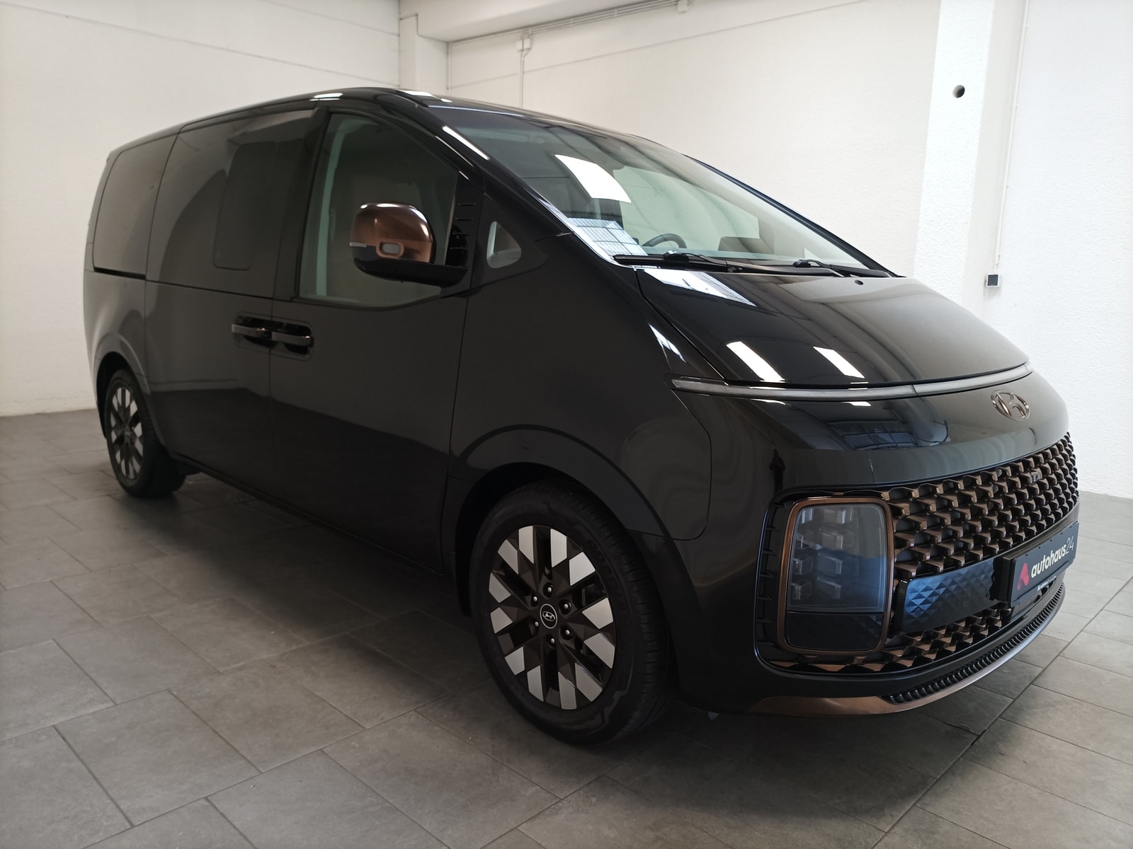 Hyundai Staria Kleinbus / Van HYUNDAI Staria 2.2 CRDi Signature Automatik 4WD Van #1