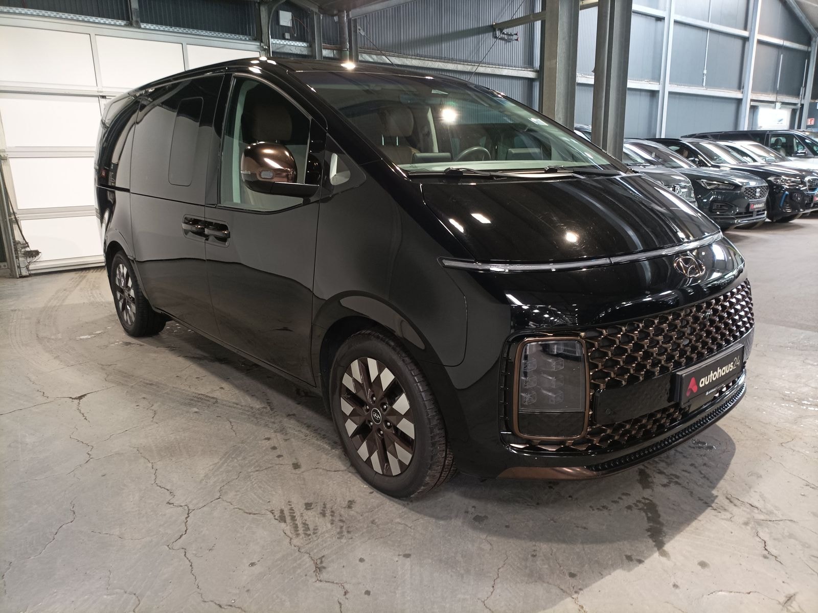 Hyundai Staria Sonstige HYUNDAI Staria 2.2 CRDi Signature Automatik 4WD Van #1