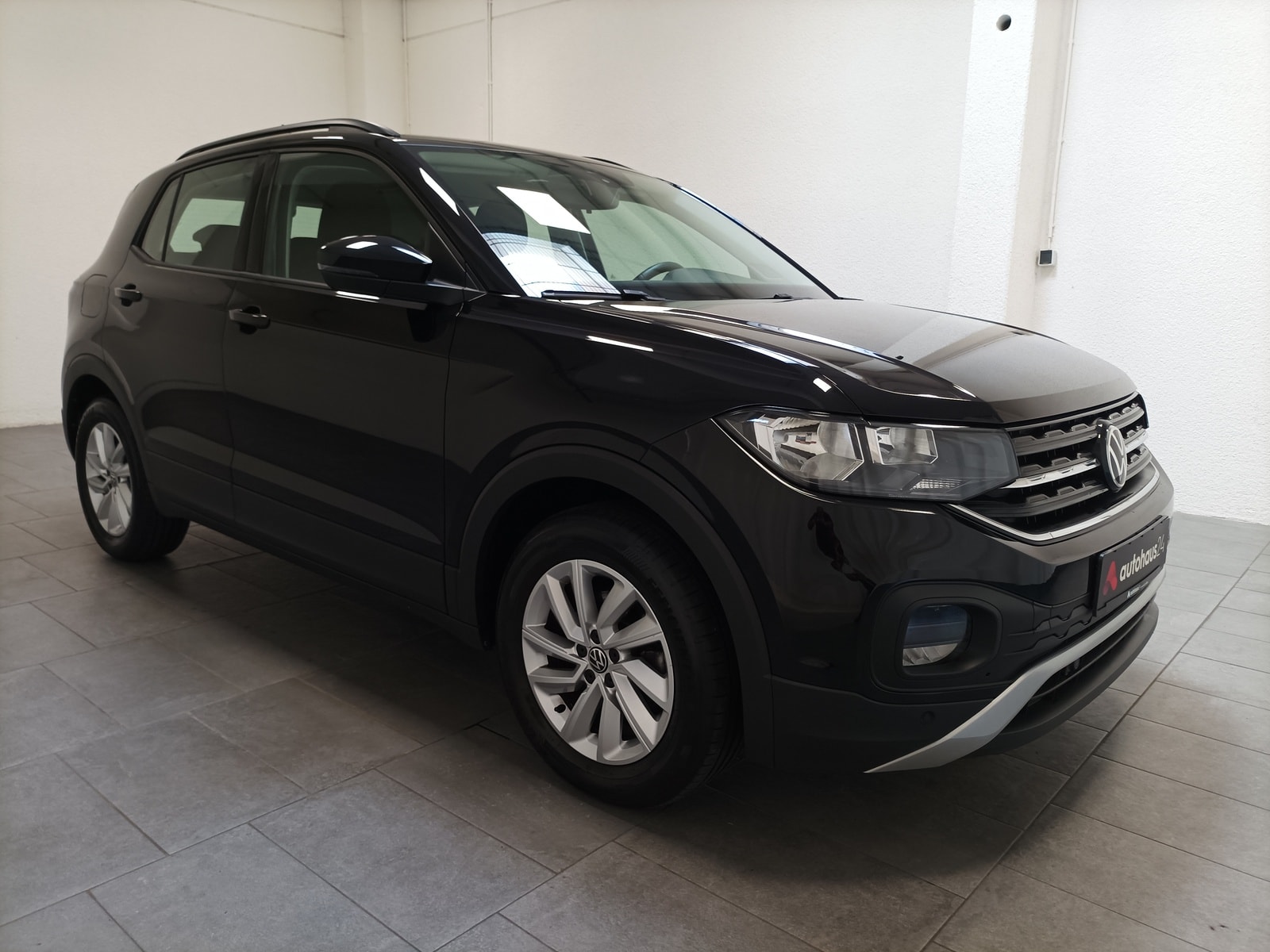 Volkswagen T-Cross SUV / Crossover / Geländewagen VOLKSWAGEN T-Cross 1.0 TSI OPF 81 kW DSG Life Sports Utility Vehicle #1