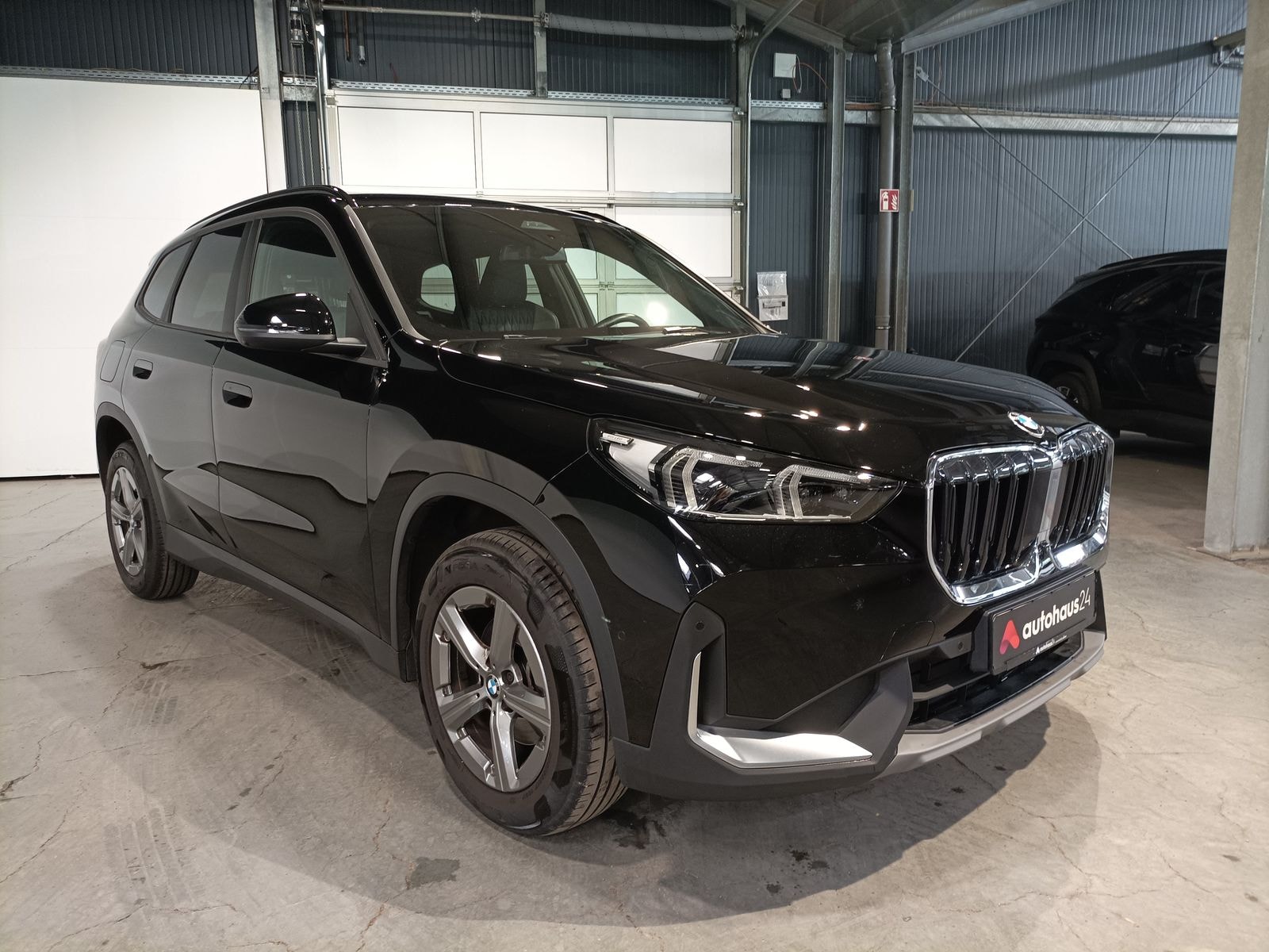 BMW X1 SUV / Crossover / Geländewagen BMW X1 sDrive18i Steptronic Sports Utility Vehicle #1