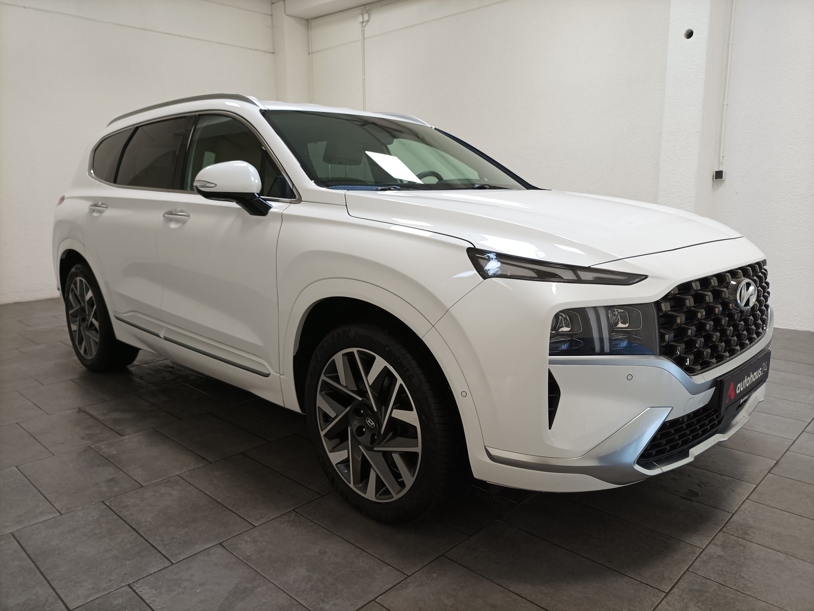 Hyundai Santa Fe SUV / Crossover / Geländewagen HYUNDAI Santa Fe 2.2 CRDi Signature 2WD DCT Sports Utility Vehicle #1