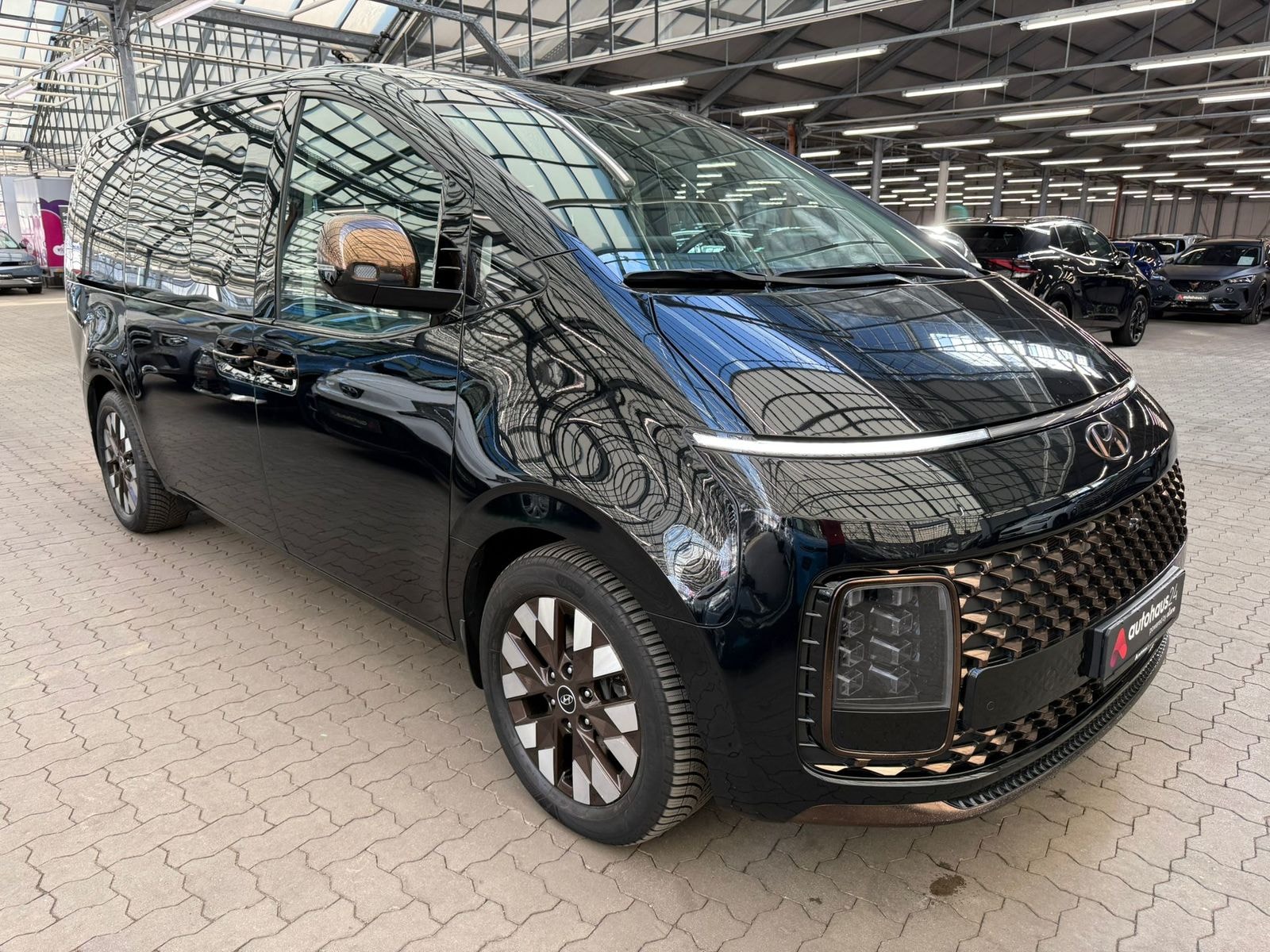 Hyundai Staria Kleinbus / Van HYUNDAI Staria 2.2 CRDi Signature Automatik 4WD Van #1