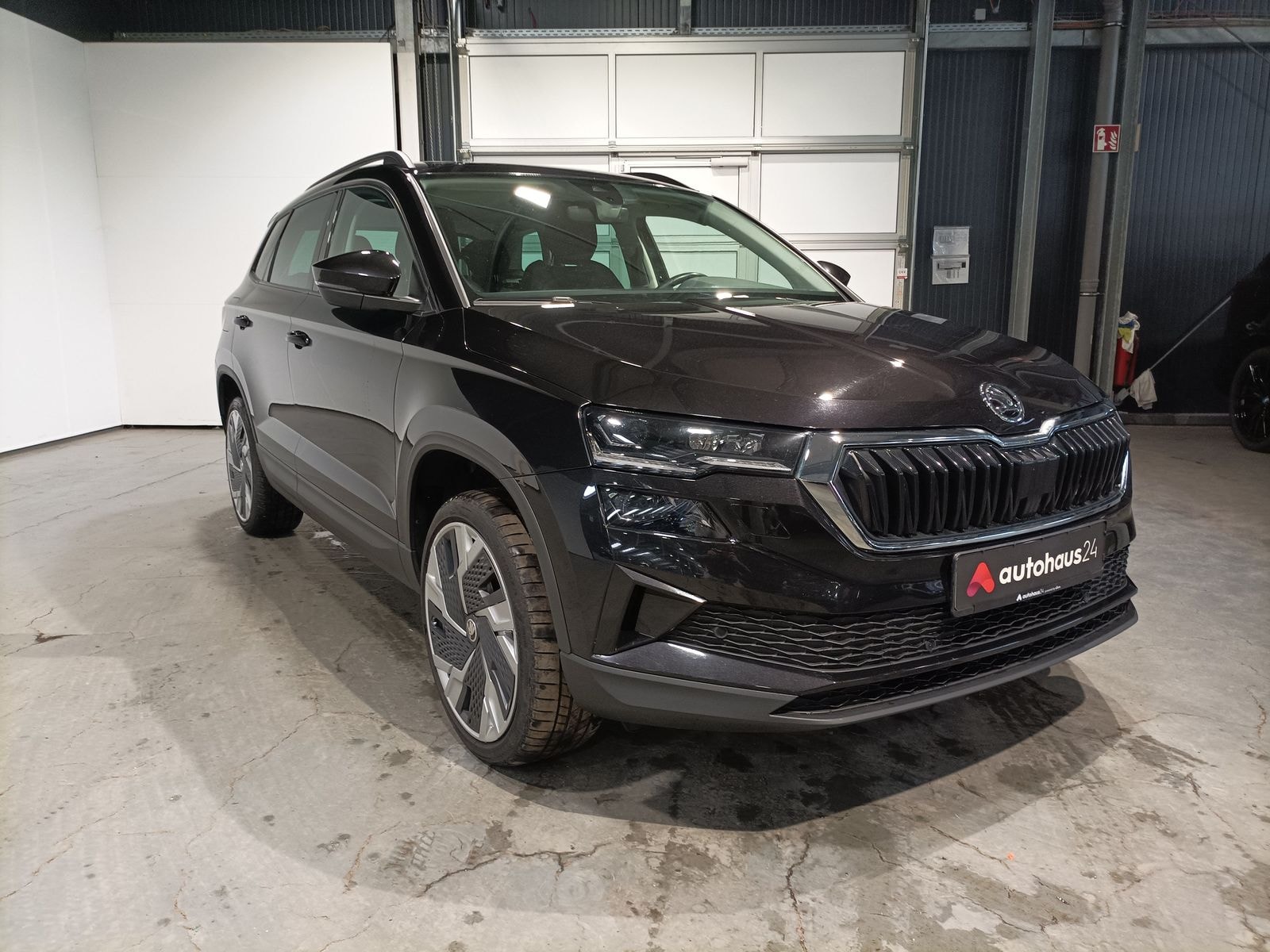 ŠKODA Karoq SUV / Crossover / Geländewagen SKODA Karoq 2.0l TDI 85kW DSG STYLE Sports Utility Vehicle #1
