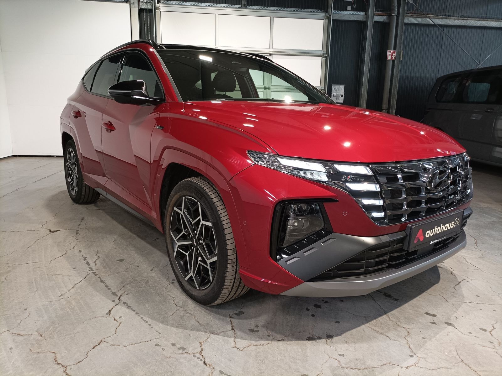 Hyundai Tucson SUV / Crossover / Geländewagen HYUNDAI Tucson 1.6 T-GDI Plug-in Hybrid 4WD Auto Sports Utility Vehicle #1