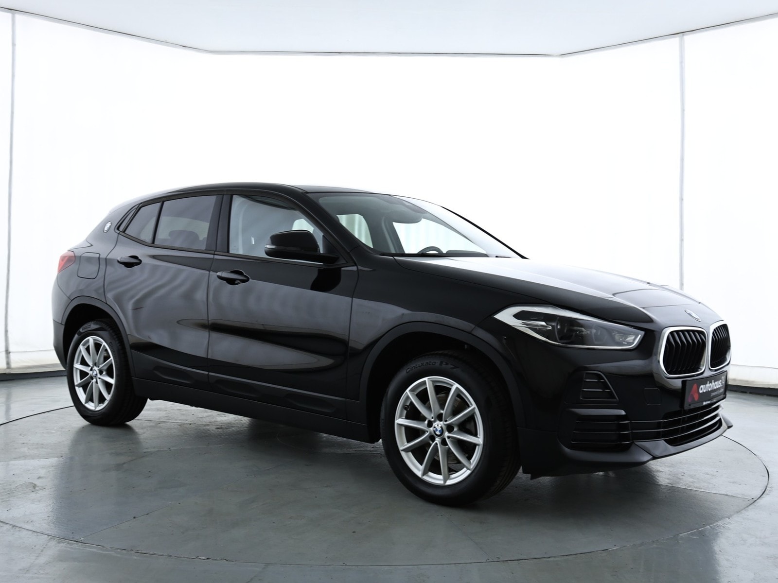 BMW X2 SUV / Crossover / Geländewagen BMW X2 sDrive18d Sports Utility Vehicle #1