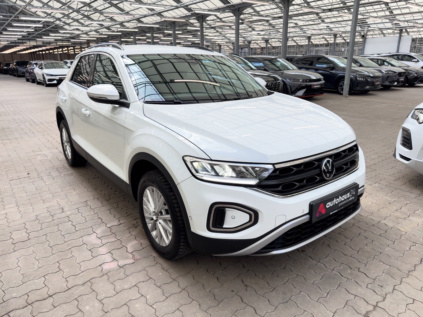 Volkswagen T-Roc SUV / Crossover / Geländewagen VOLKSWAGEN T-Roc 1.5 TSI OPF DSG Life Sports Utility Vehicle #1