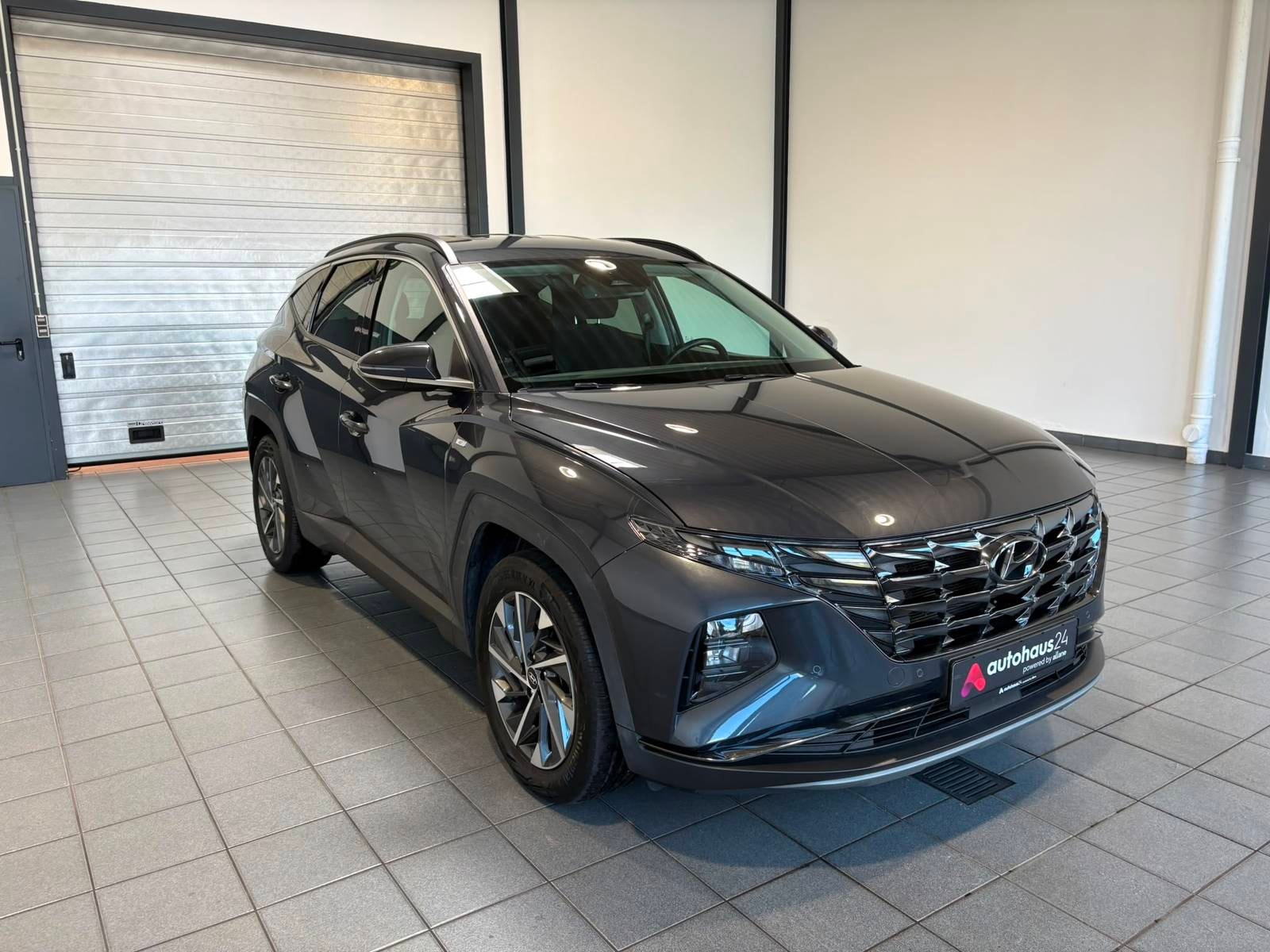 Hyundai Tucson SUV / Crossover / Geländewagen HYUNDAI Tucson 1.6 CRDi 100kW 48V Trend DCT Sports Utility Vehicle #1
