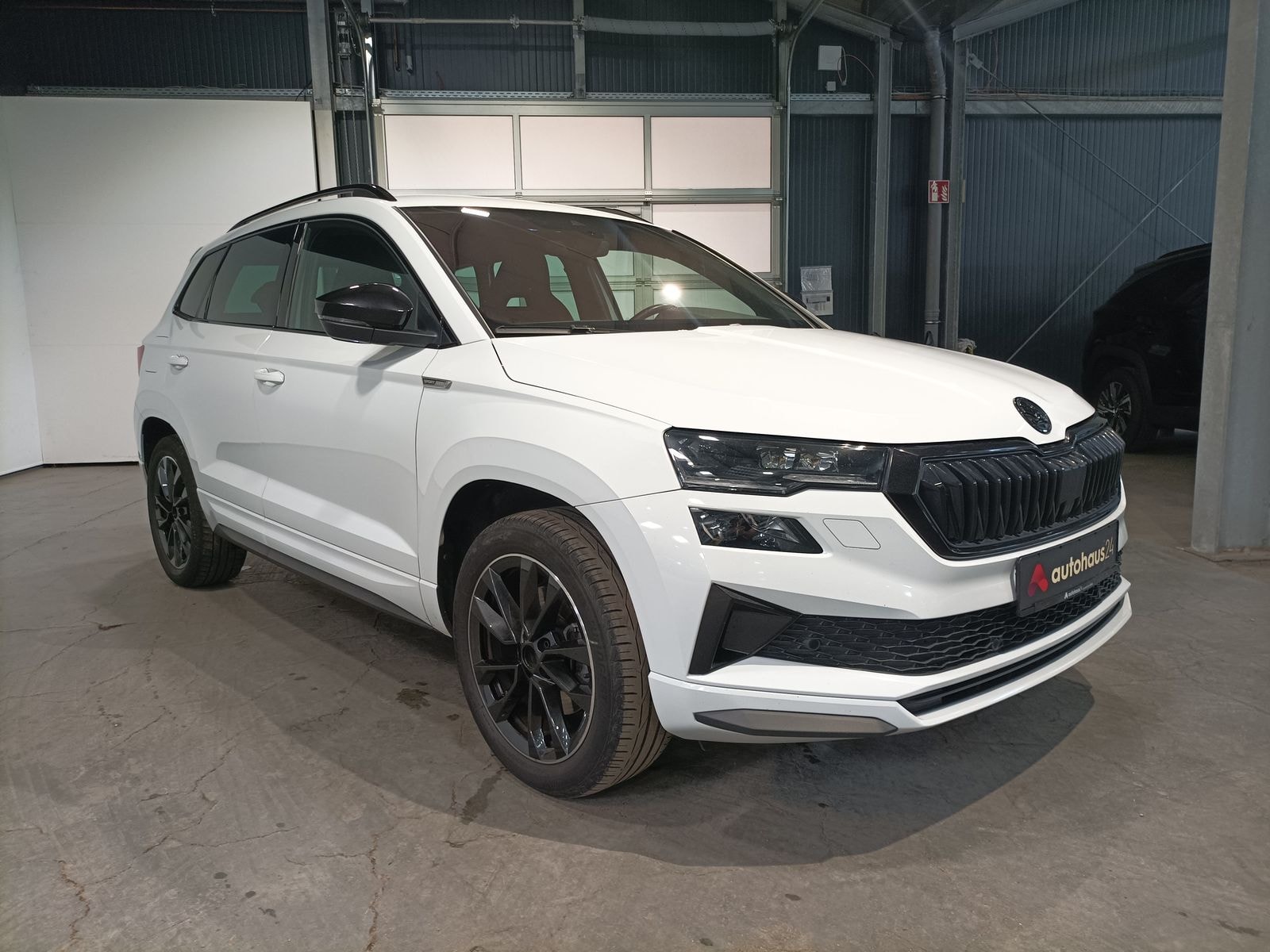 ŠKODA Karoq SUV / Crossover / Geländewagen SKODA Karoq 2.0l TDI DSG 4x4 SPORTLINE Sports Utility Vehicle #1