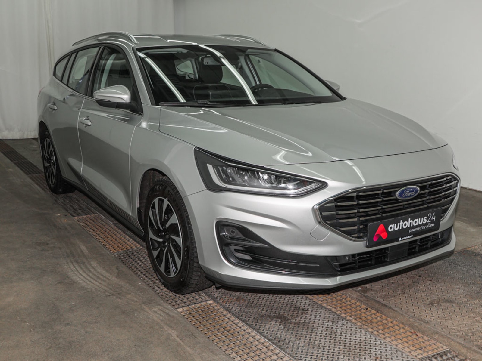 Ford Focus Kombi FORD Focus 1,5 EcoBlue Titanium Turnier Auto Kombi #1