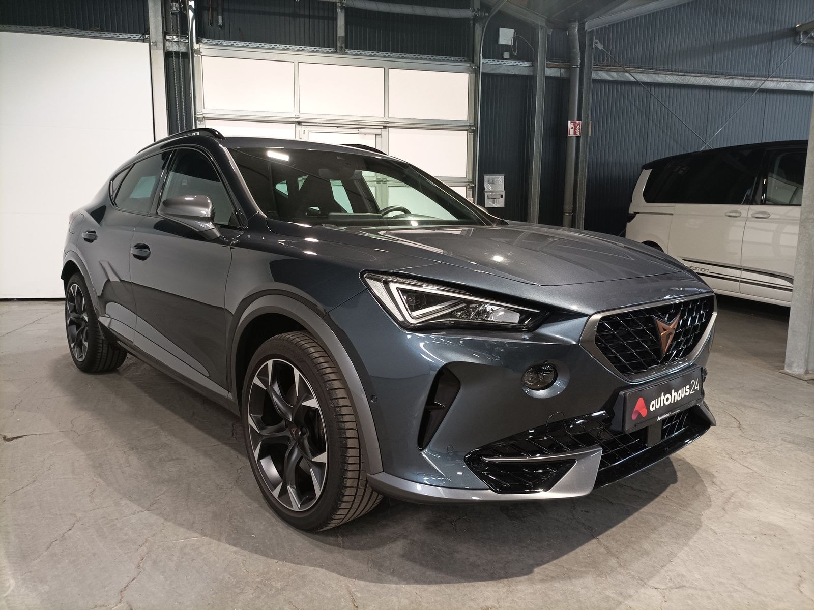 CUPRA Formentor SUV / Crossover / Geländewagen CUPRA Formentor 2.0 TSI 180kW VZ DSG Sports Utility Vehicle #1