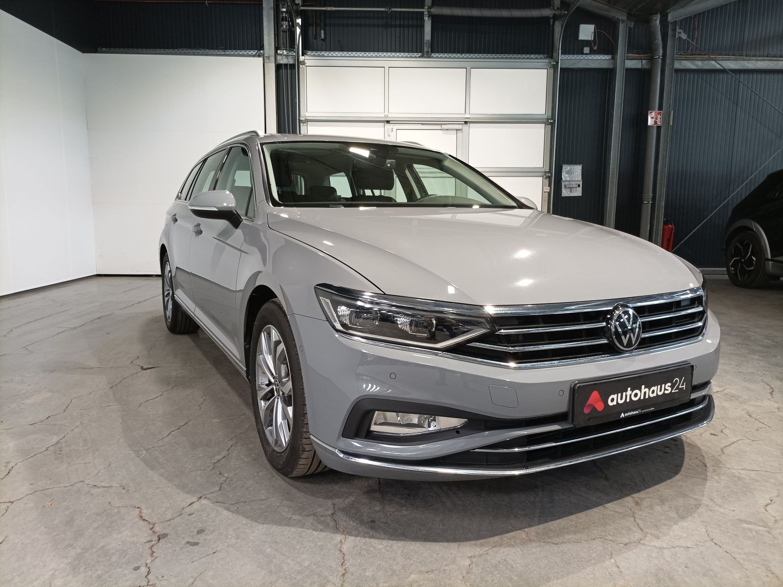 Volkswagen Passat Kombi VOLKSWAGEN Passat 2.0 TDI SCR DSG Elegance Variant Kombi #1