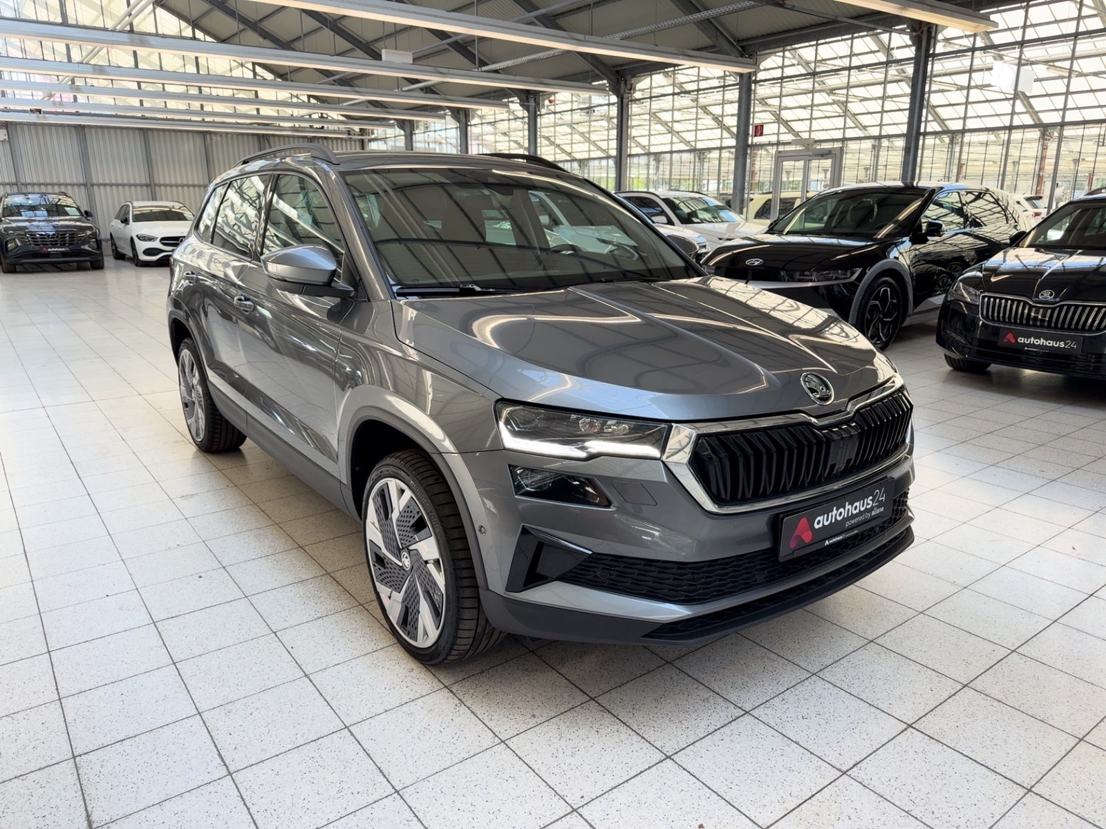 ŠKODA Karoq SUV / Crossover / Geländewagen SKODA Karoq 2.0l TDI 85kW DSG STYLE Sports Utility Vehicle #1