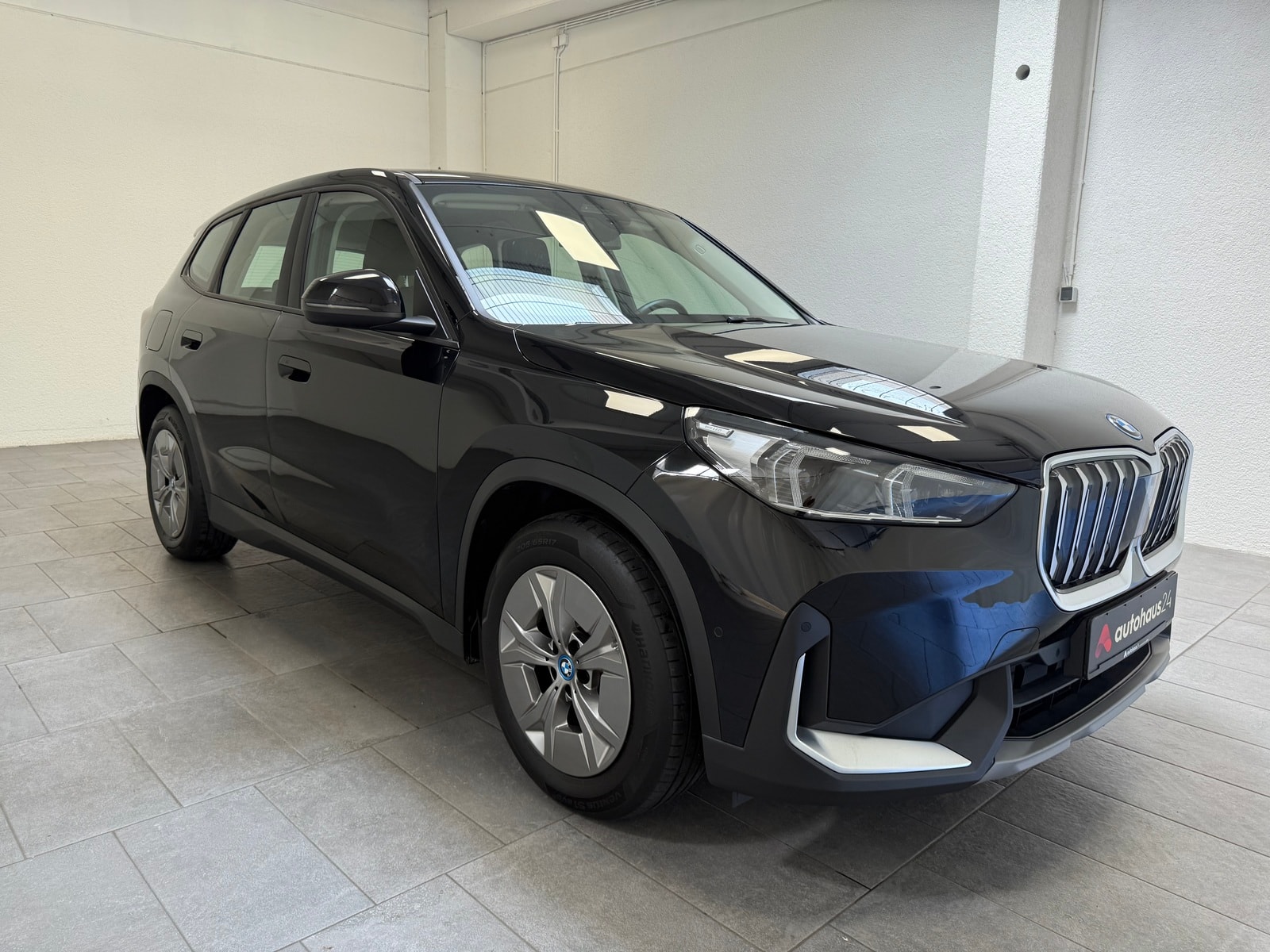 BMW iX1 SUV / Crossover / Geländewagen BMW iX1 xDrive30 Sports Utility Vehicle #1