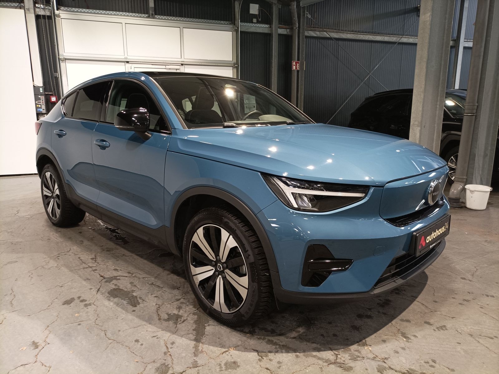 Volvo C40 SUV / Crossover / Geländewagen VOLVO C40 Recharge Pure Electric Core Twin Motor Sports Utility Vehicle #1