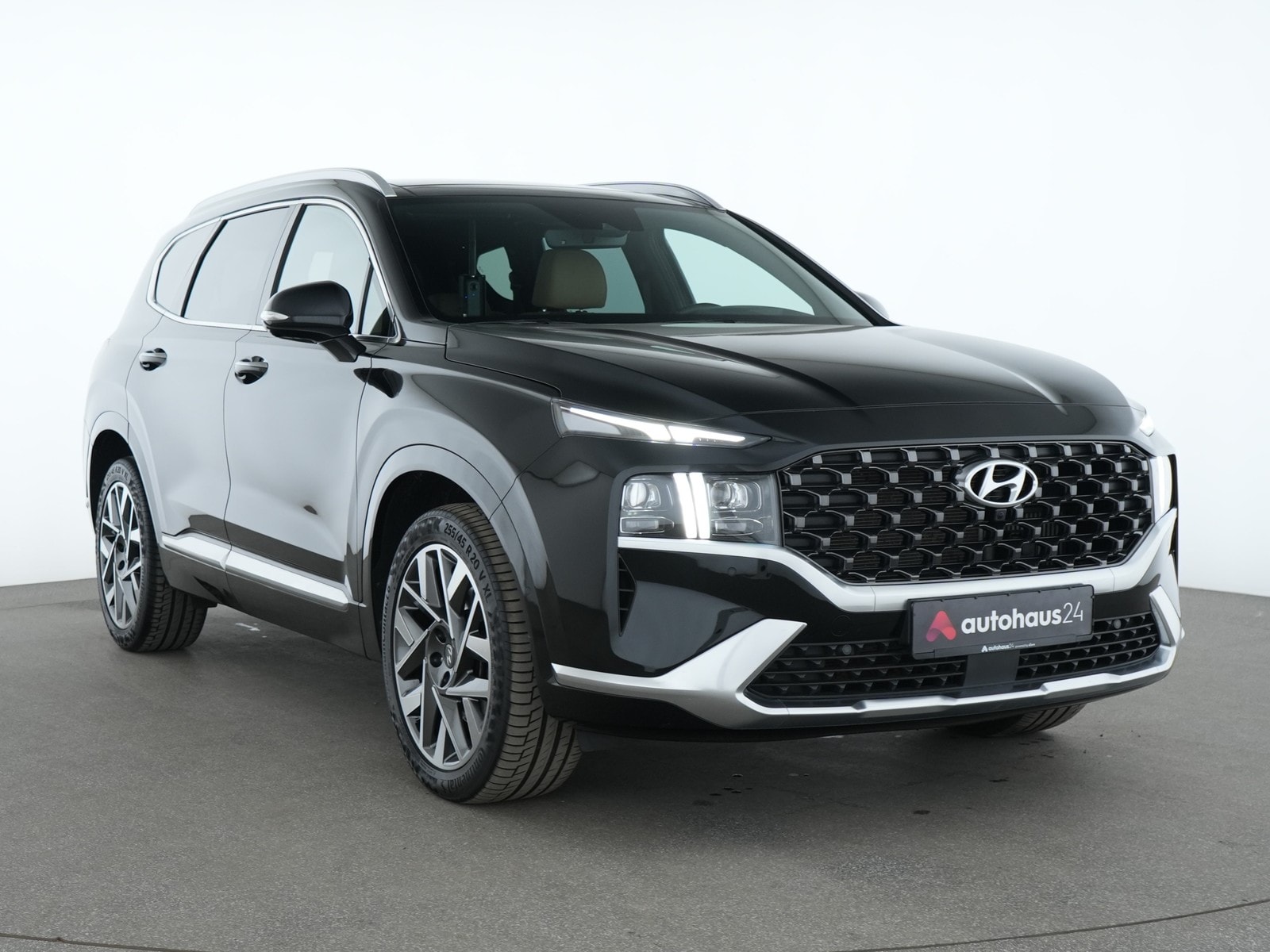 Hyundai Santa Fe SUV / Crossover / Geländewagen HYUNDAI Santa Fe 2.2 CRDi Signature 4WD DCT Sports Utility Vehicle #1