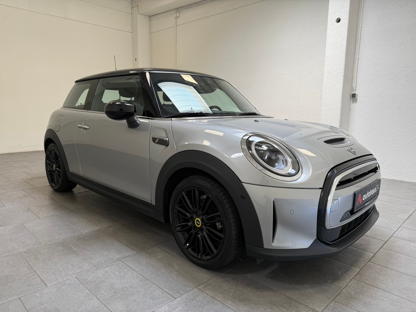 MINI 3-Türer Limousine MINI COOPER SE Cooper SE Classic Trim Schräghecklimousine #1