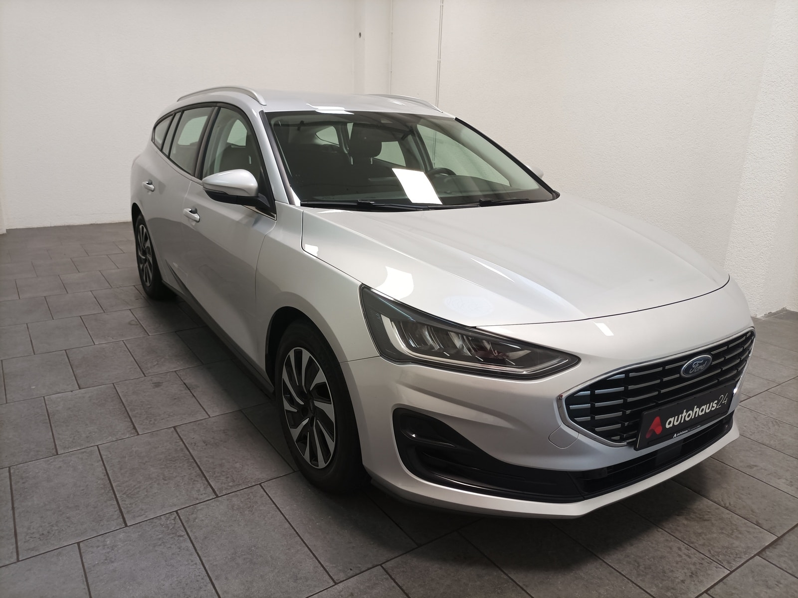 Ford Focus Kombi FORD Focus 1,5 EcoBlue Titanium Turnier Auto Kombi #1