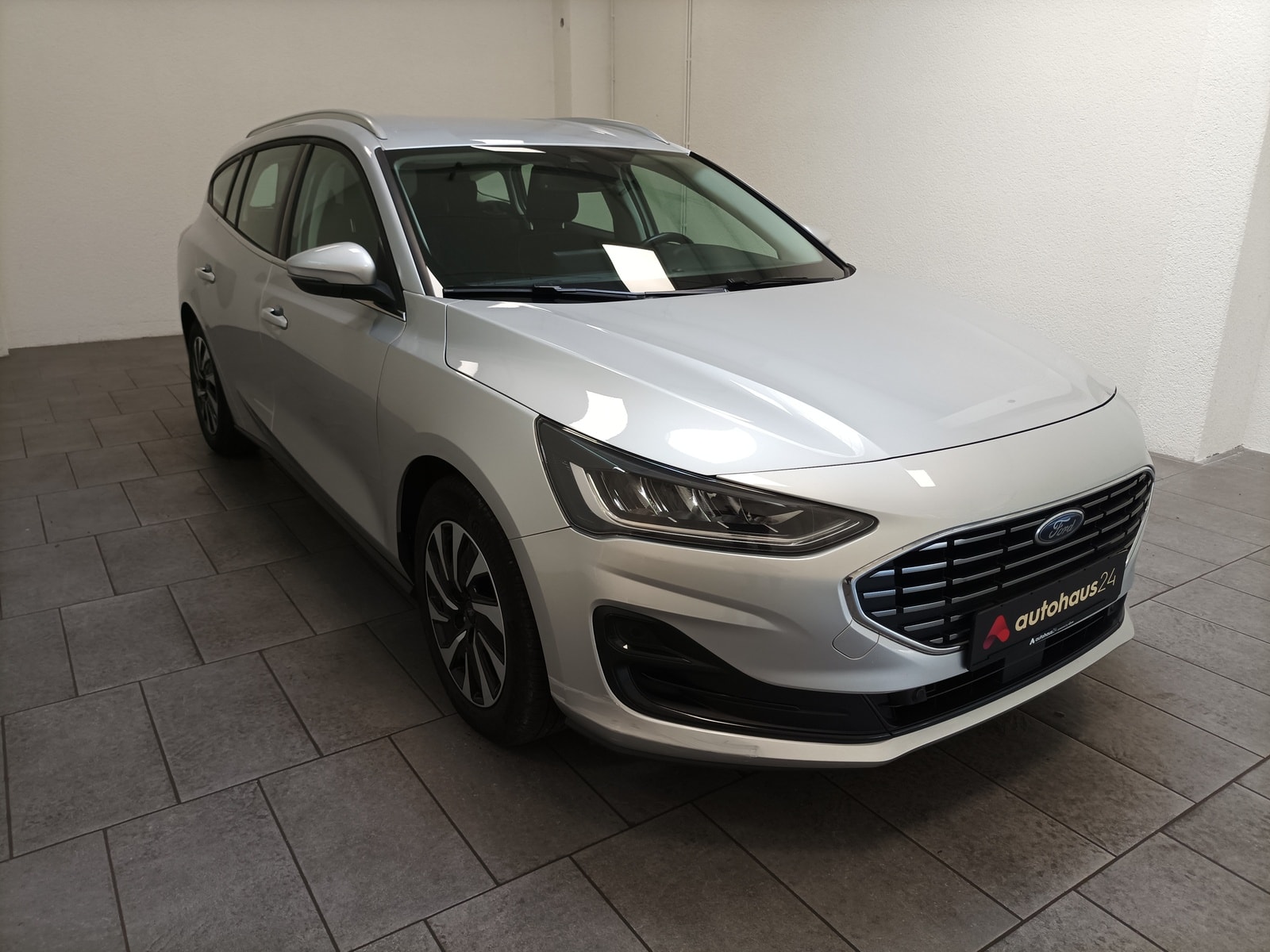 Ford Focus Kombi FORD Focus 1,5 EcoBlue Titanium Turnier Auto Kombi #1