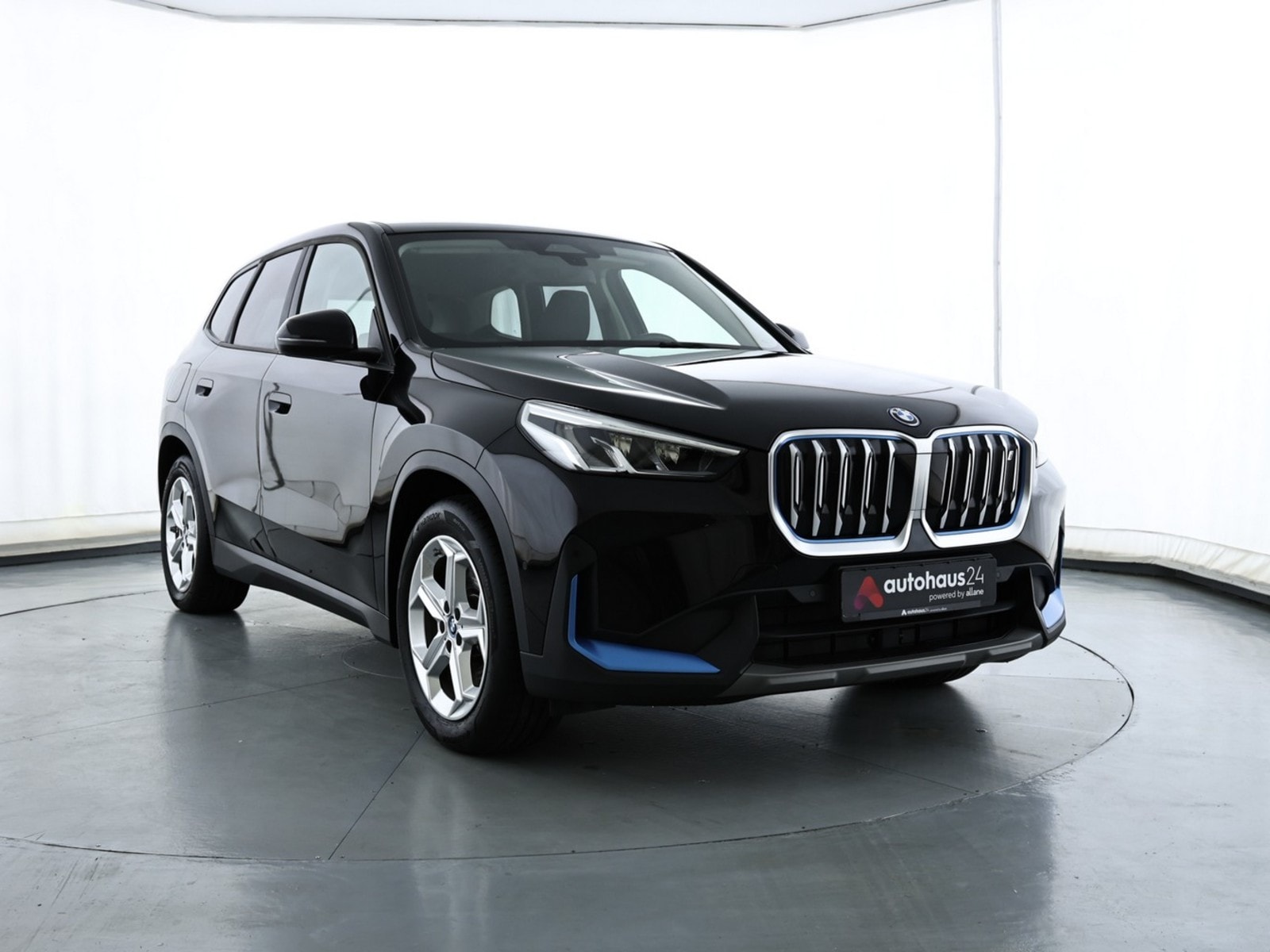 BMW iX1 SUV / Crossover / Geländewagen BMW iX1 xDrive30 Sports Utility Vehicle #1