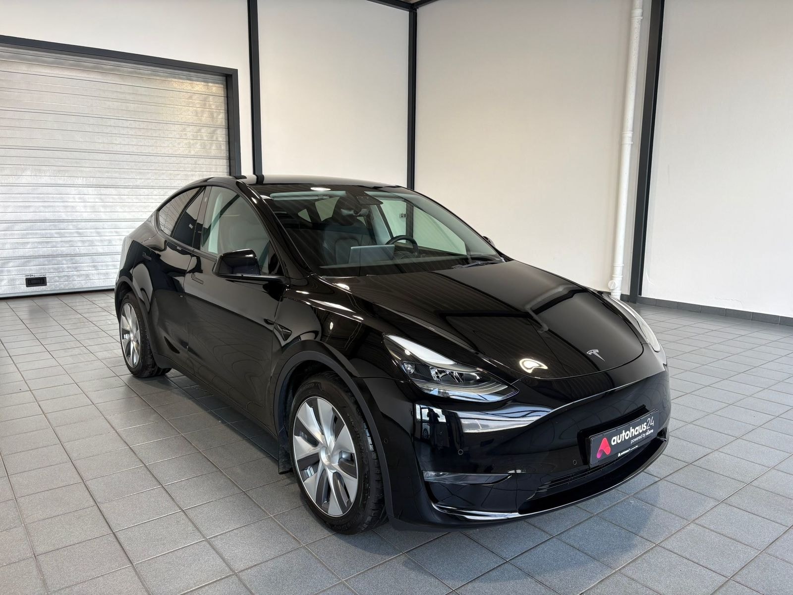 TESLA Model Y SUV / Crossover / Geländewagen TESLA Model Y Long Range Dual Motor AWD Schräghecklimousine #1