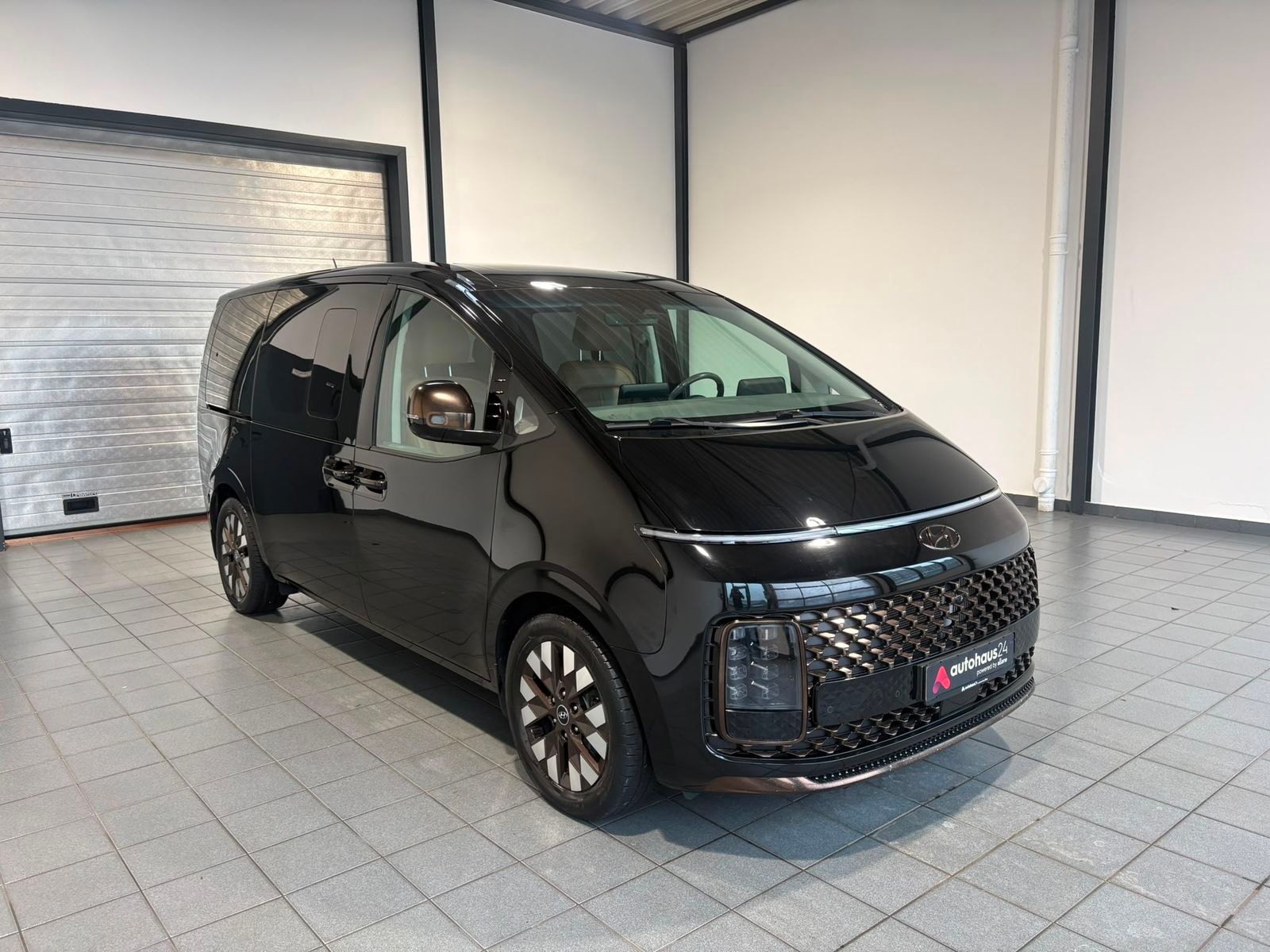 Hyundai Staria Sonstige HYUNDAI Staria 2.2 CRDi Signature Automatik 2WD Van #1