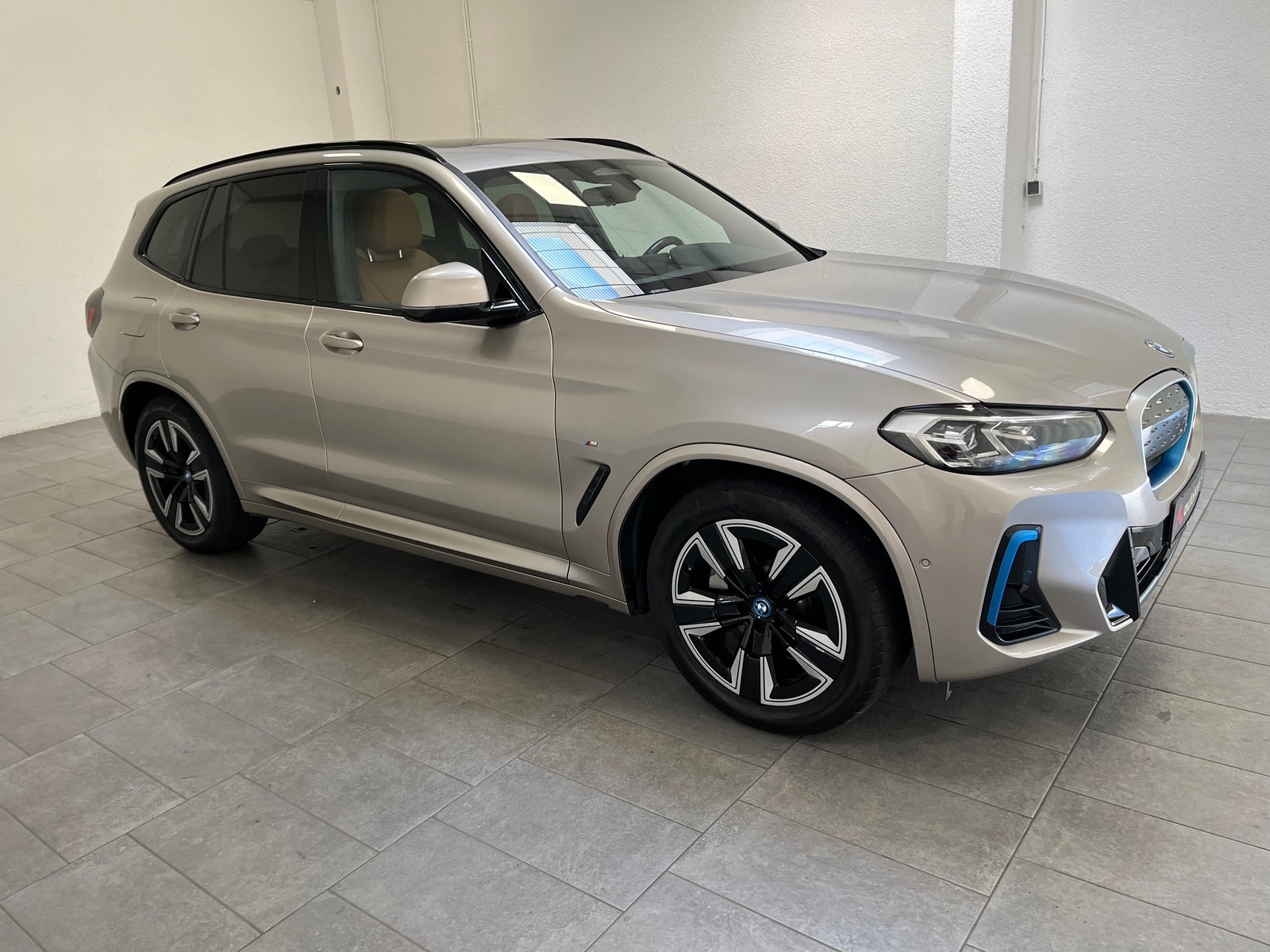 BMW iX3 SUV / Crossover / Geländewagen BMW ix3 iX3 INSPIRING Sports Utility Vehicle #1